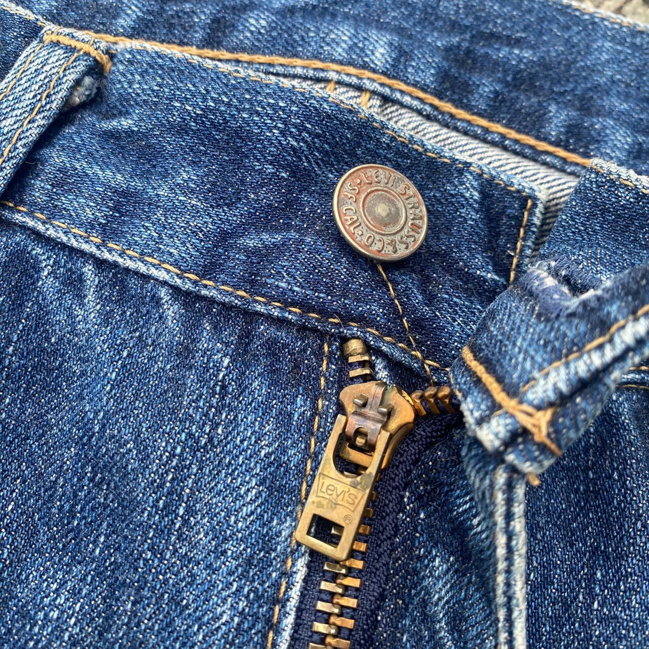 Levi's Vintage Levis 505 Distressed Denim Jeans Size US 32 / EU 48 - 16 Thumbnail