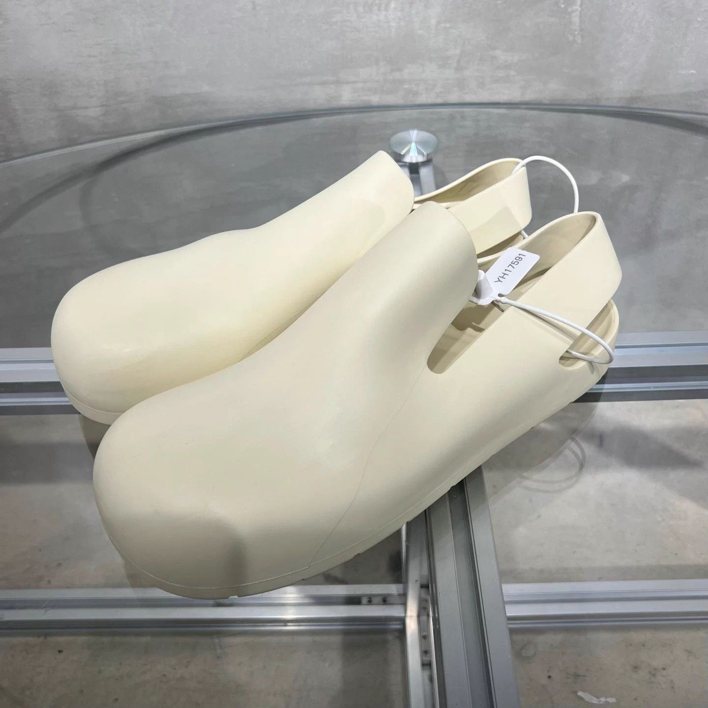 Bottega Veneta Bottega Veneta Puddle Mule White 43 Size US 12 / IT 42 - 2 Thumbnail