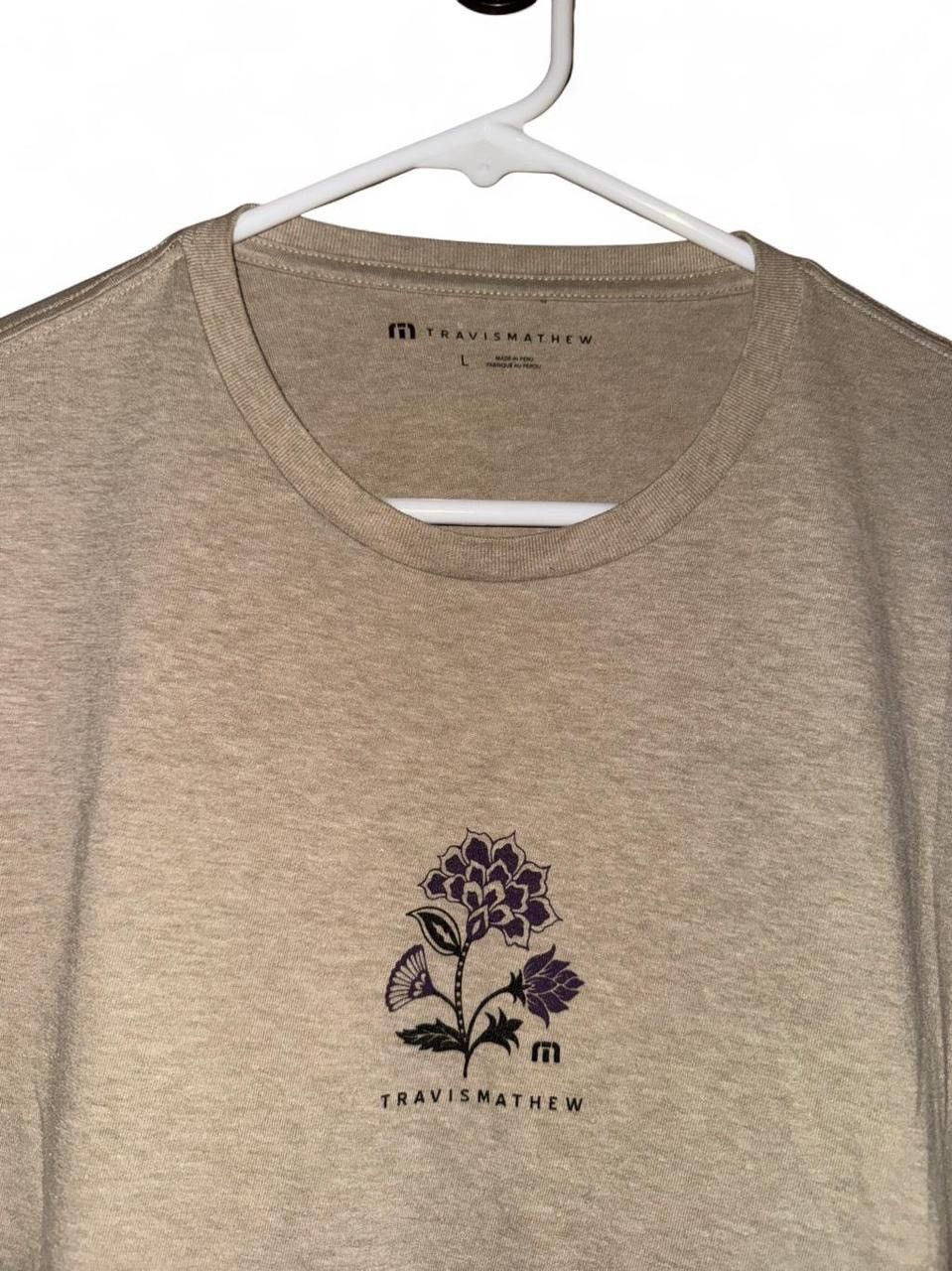 TravisMathew Tan Travis Mathew soft cotton flower tee size L Size US L / EU 52-54 / 3 - 1 Thumbnail