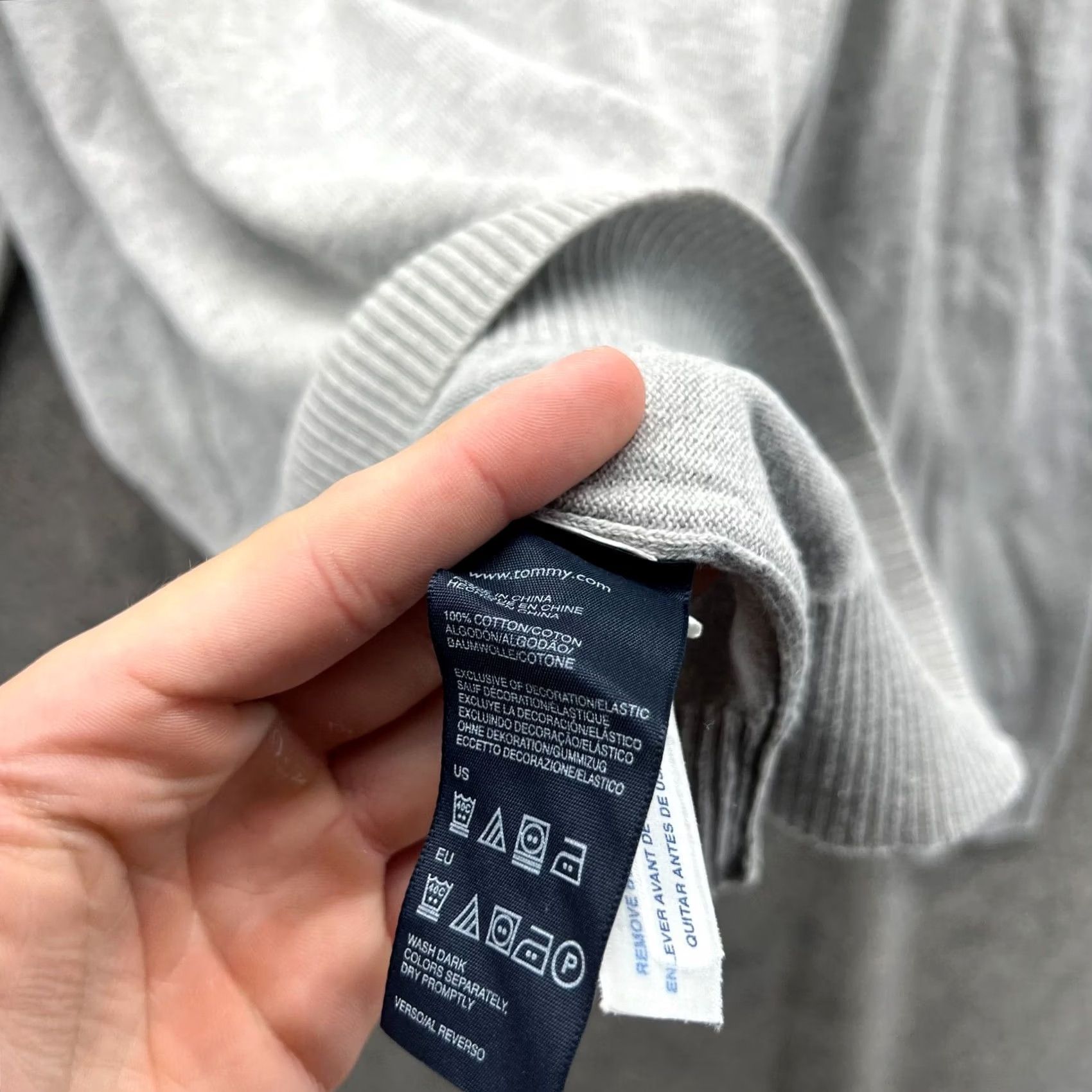 Tommy Hilfiger VINTAGE Tommy Hilfiger Sweater Men Medium Adult Gray Crewneck Pullover Fleece Logo Size US M / EU 48-50 / 2 - 4 Thumbnail