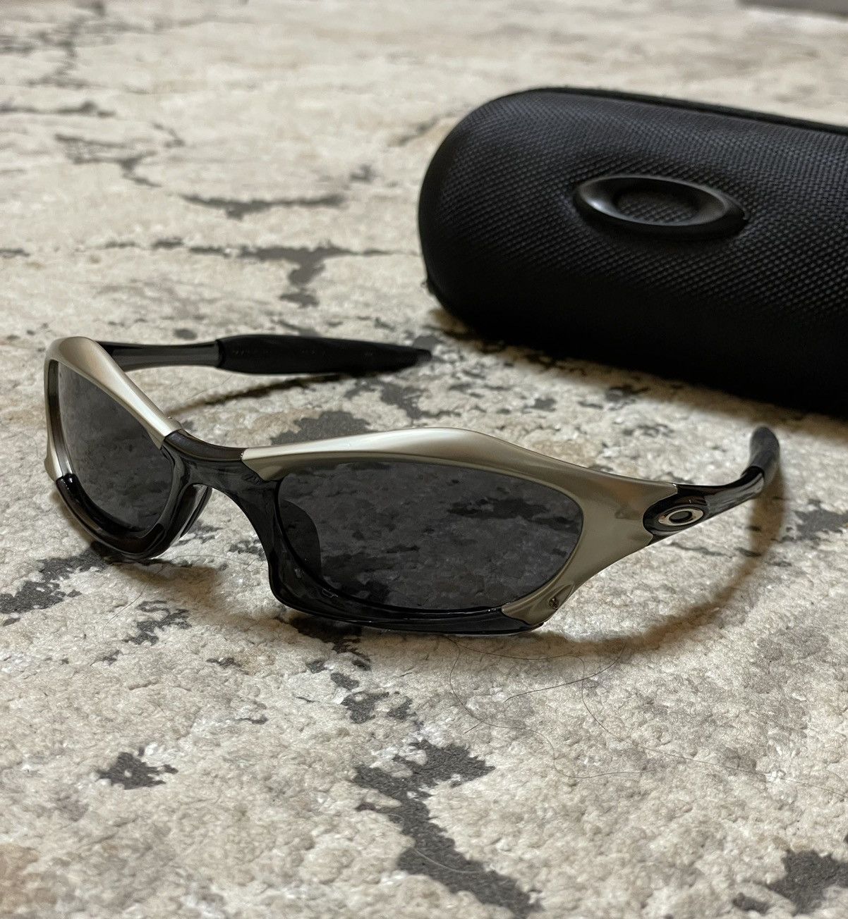 image of Oakley Splice Sunglasses Y2K in Black, Men's