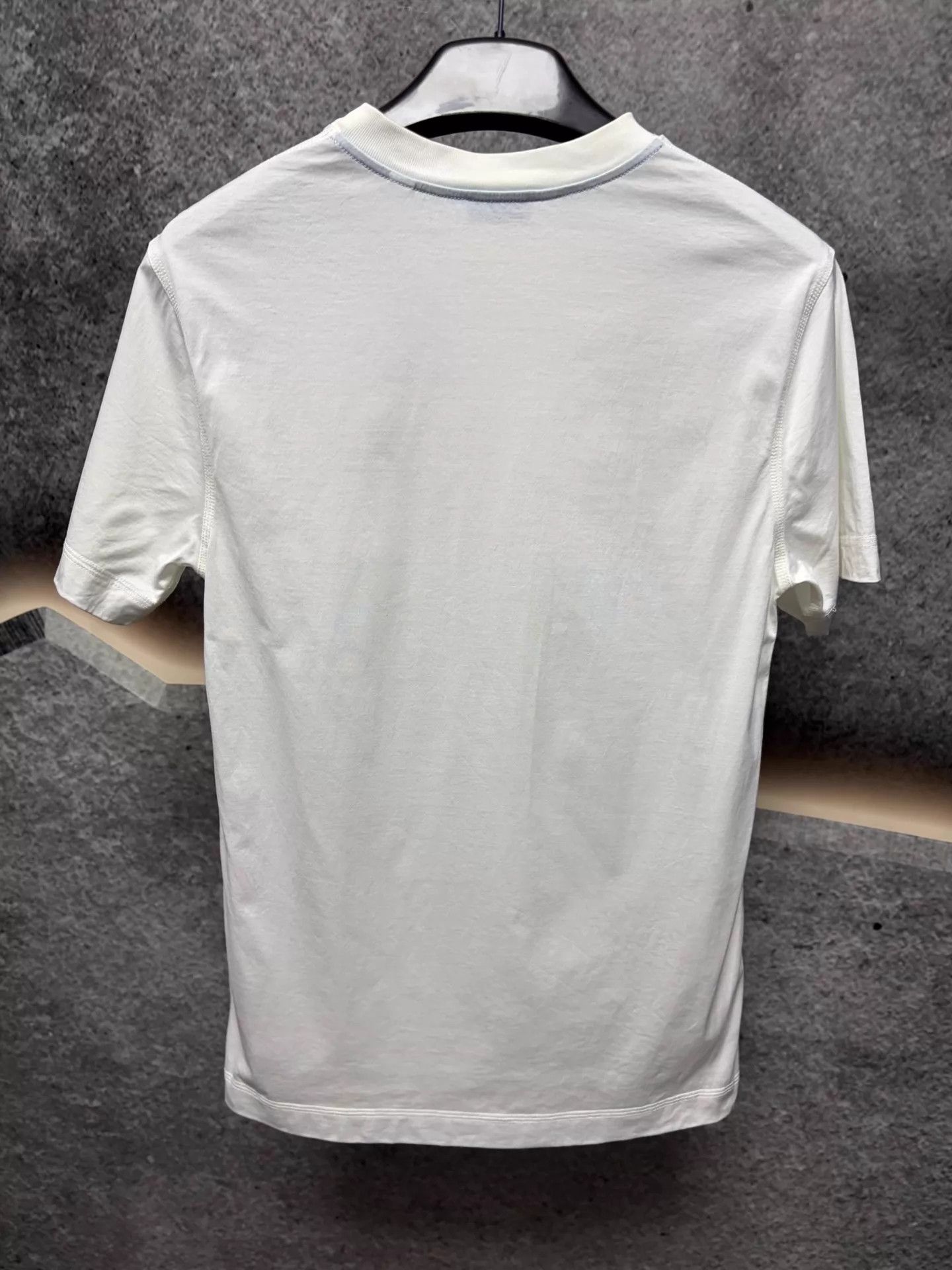 Burberry Burberry XS White T-shirt Blue Embroidered Logo Size US XS / EU 42 / 0 - 2 Thumbnail