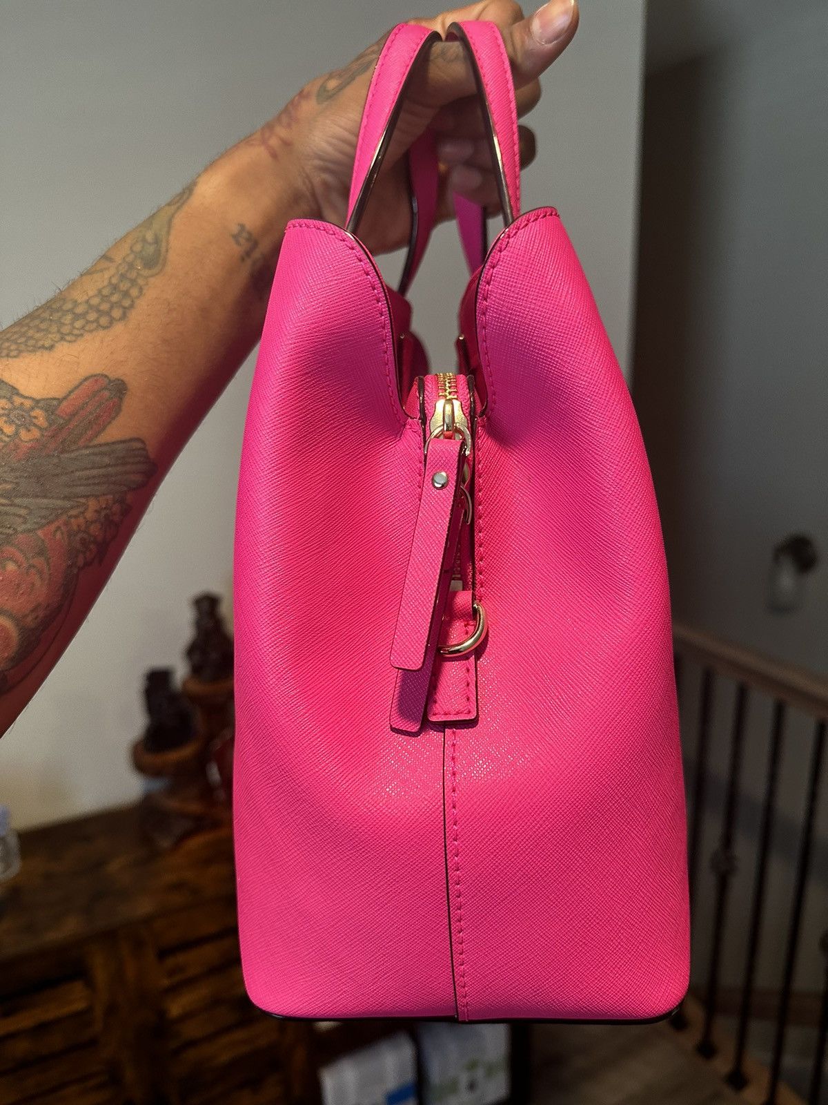 Kate Spade Kate spade *very rare* hot pink saffiano satchel Size ONE SIZE - 5 Thumbnail