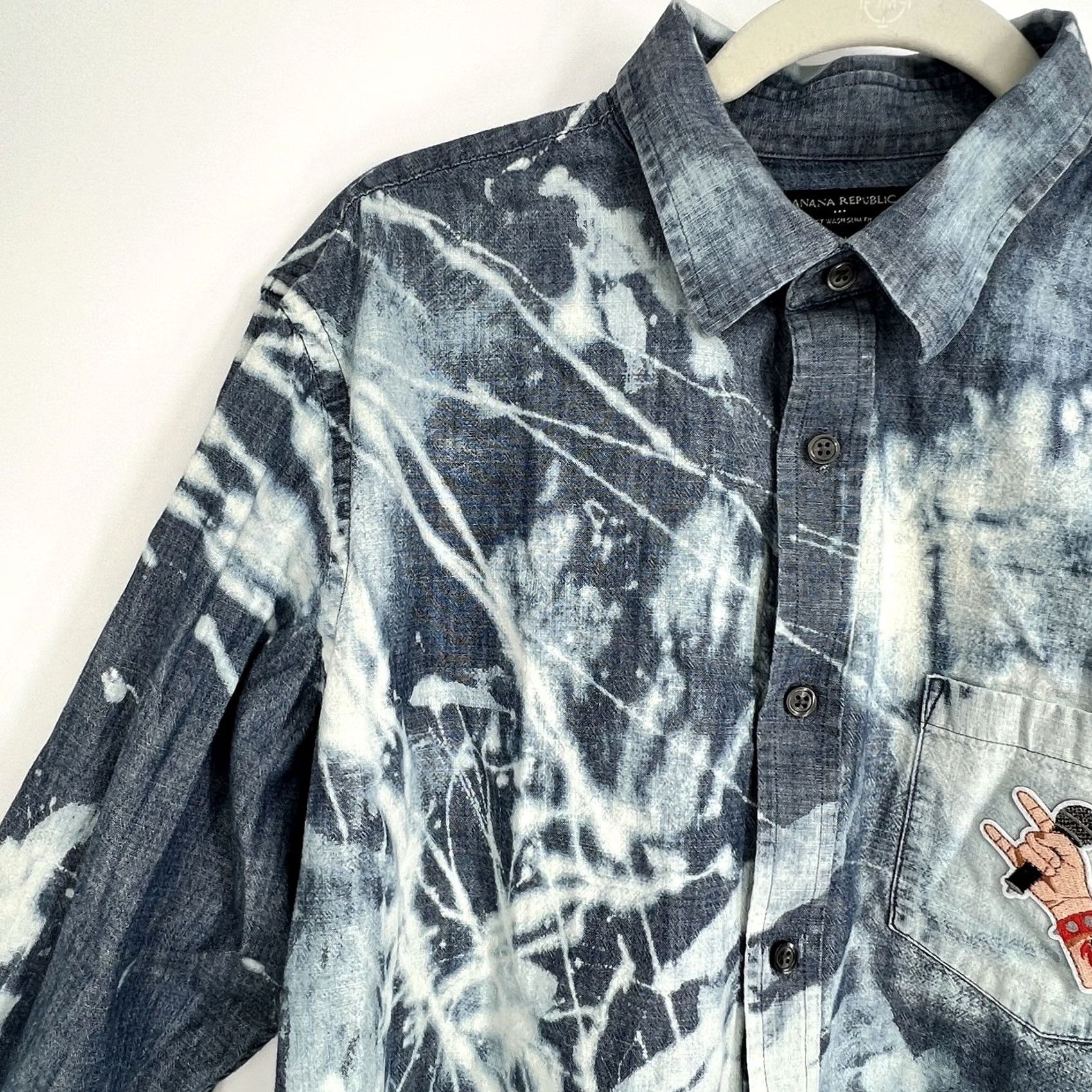 Banana Republic VINTAGE Banana Republic Denim Button Shirt X Rolling Stones Embroidery XL Men Blue Denim Shirt Long Sleeve Casual 90s Size US XL / EU 56 / 4 - 3 Thumbnail