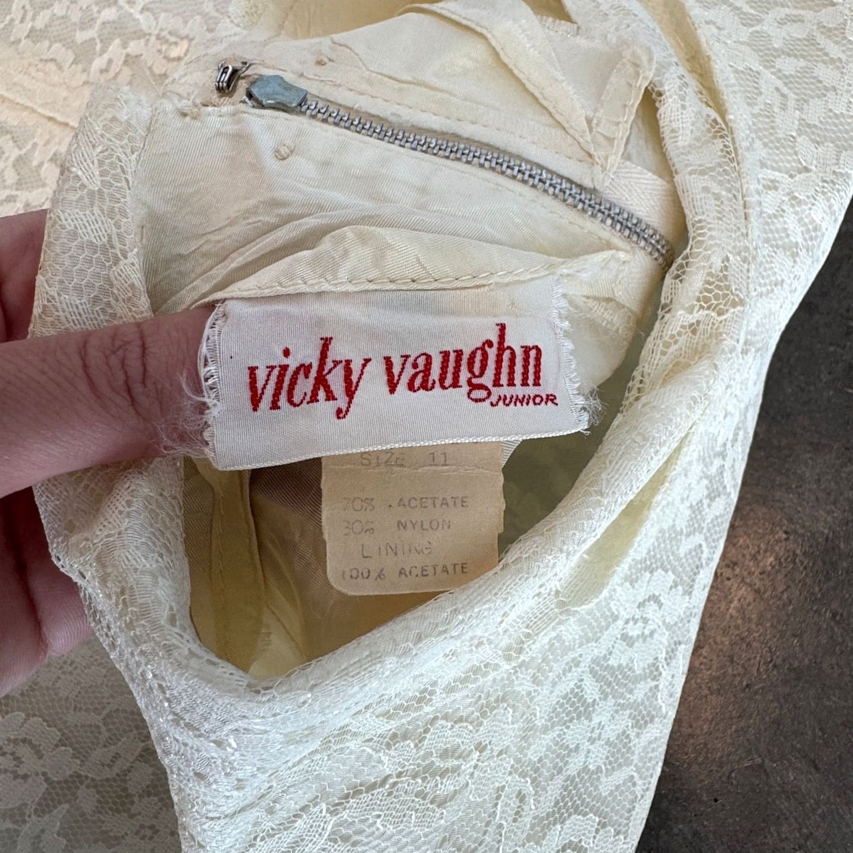 Vintage VINTAGE Y2K 70's Vicky Vaughn Long Sleeve White Full Lace Dress Junior 11 Dress Size L / US 10 / IT 46 - 3 Thumbnail