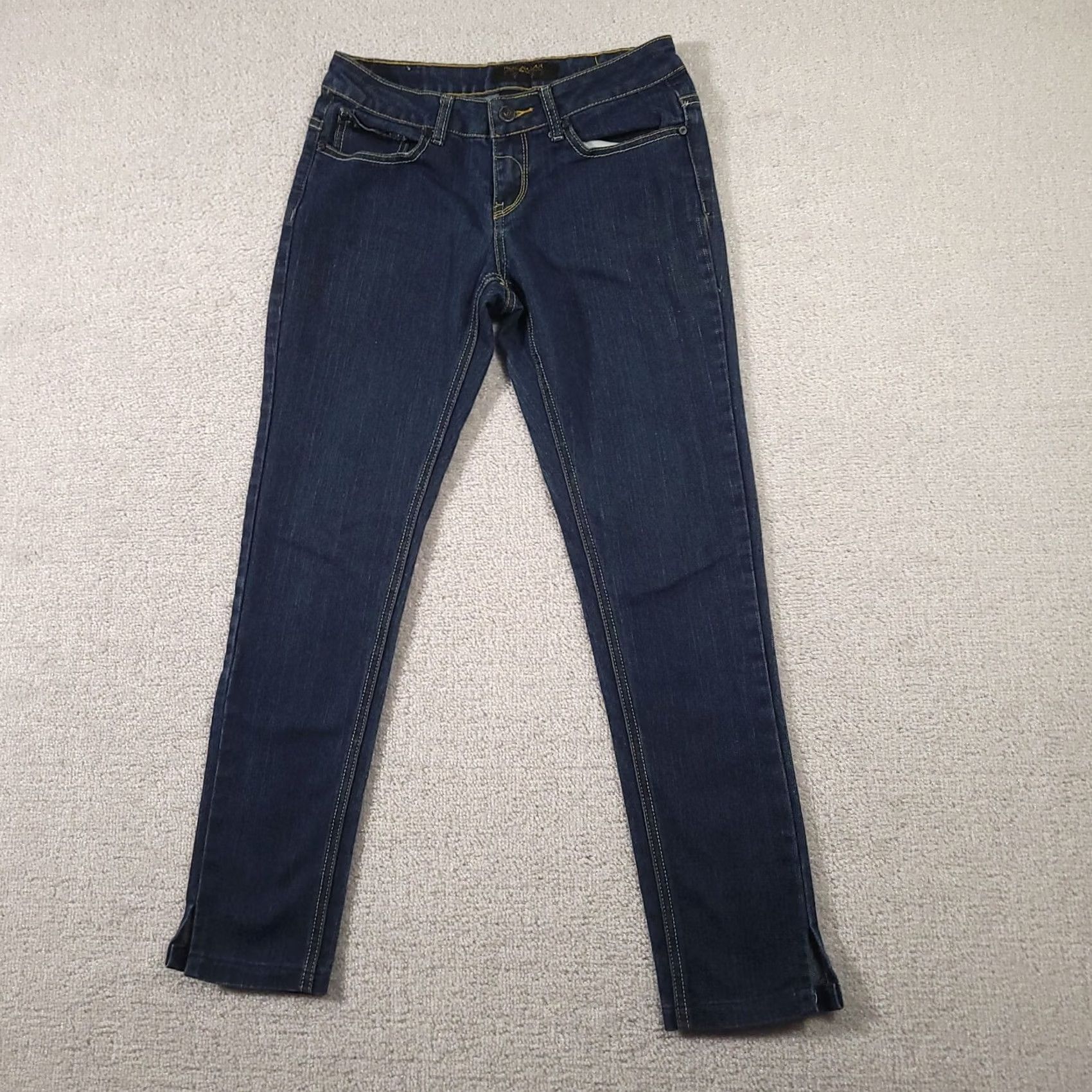 Rocawear Rocawear Jeans Womens 6 Blue Skinny Denim Embroidered Pockets 28x28 Blue Stretch 5-Pocket Womens Jeans Mens? Size 28" / US 6 / IT 42 - 2 Thumbnail
