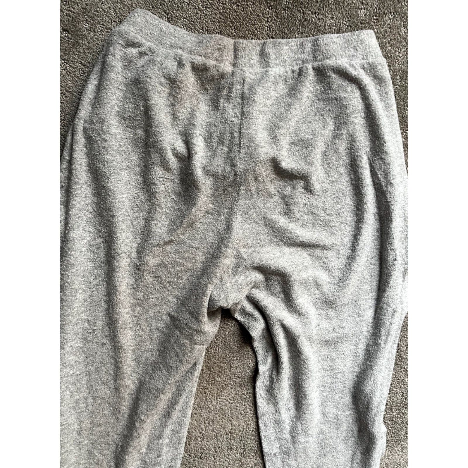 Juicy Couture Juicy Couture Sweatpants Women’s Velour in Gray M, Regular, Elastic Waist, Pockets, 90s Athleisure Logo, Gym & Training, Jogging & Walking Pants Size 32" / US 10 / IT 46 - 4 Thumbnail