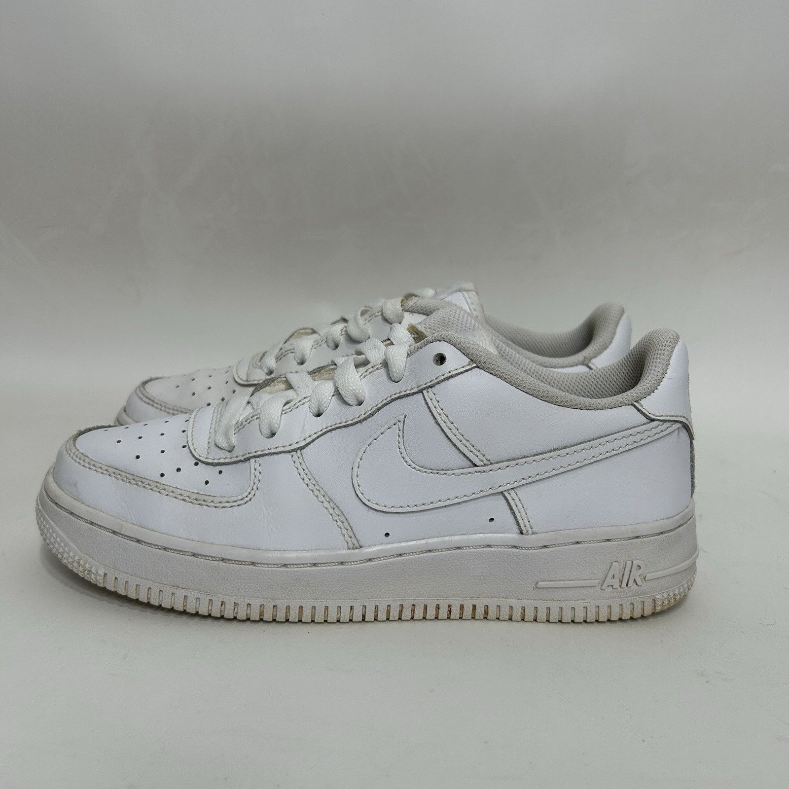 Nike Nike Air Force 1 Low GS “Triple White” Size US 5 / IT 35 - 6 Thumbnail