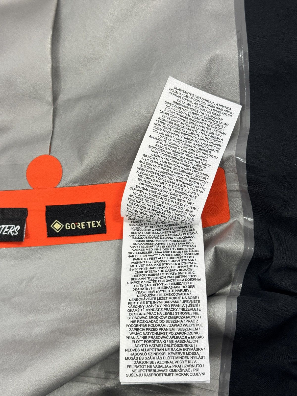 Nike ACG CHAIN OF CRATERS GORE-TEX WIND BREAKER Size US M / EU 48-50 / 2 - 15 Thumbnail