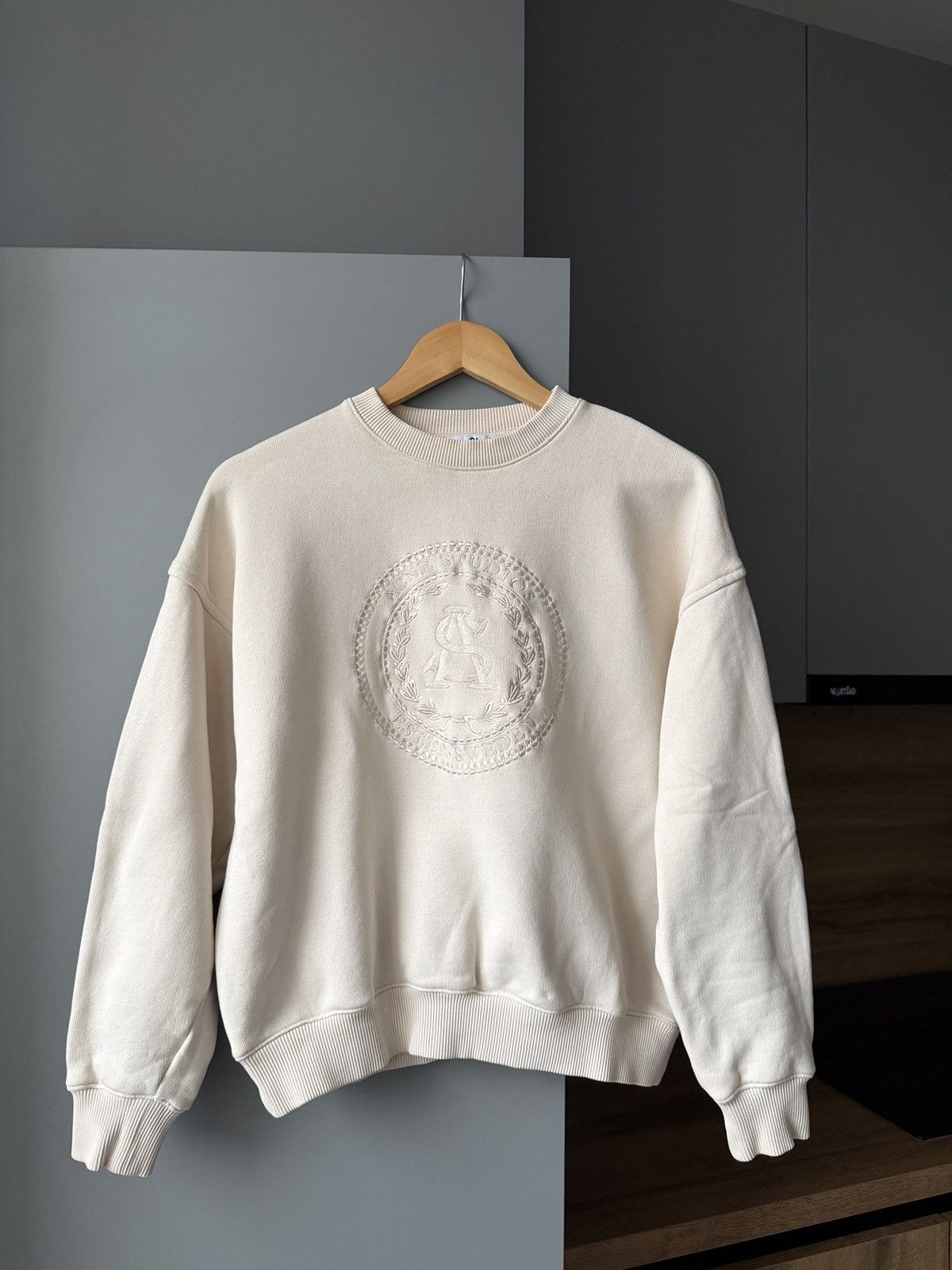 Acne Studios Acne Studios Logo Embroidered Beige Sweatshirt Size XS / US 0-2 / IT 36-38 - 1 Thumbnail