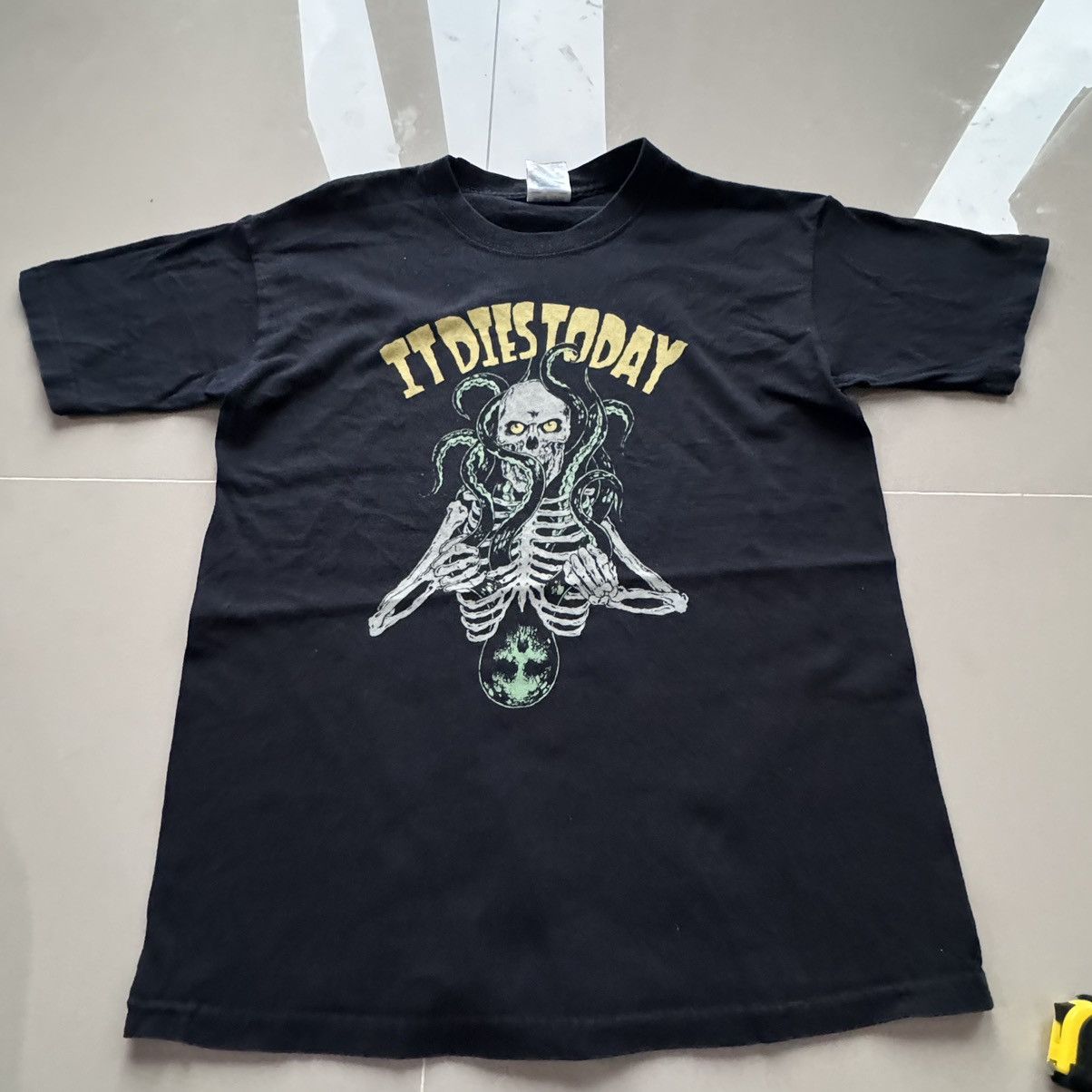Band Tees × Vintage Vintage '00 It Dies Today Size US XXS / EU 40 - 2 Thumbnail