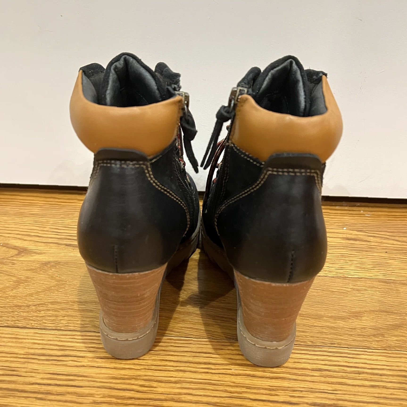 Vintage VINTAGE No Brand Womens Bootie Size 7.5M Black Leather Suede Wedge Casual Fall Winter Size US 7.5 / IT 37.5 - 5 Thumbnail