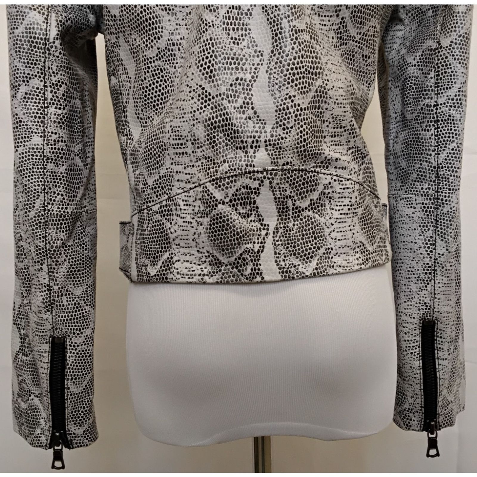 Alice + Olivia Alice & Olivia Leather Jacket Women's S Black/White Lamb Size S / US 4 / IT 40 - 9 Thumbnail
