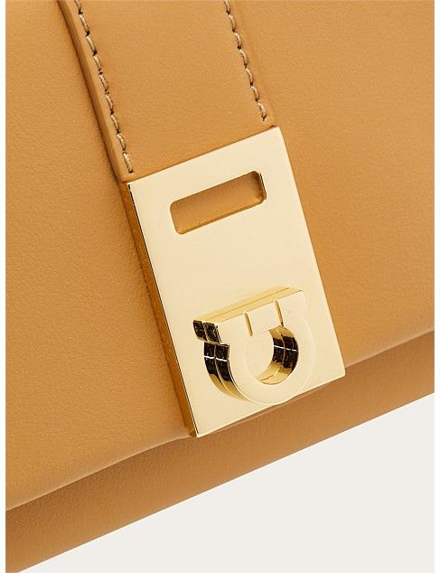Salvatore Ferragamo o1s1rm0526 Size : OS / Wallet in Brown Size ONE SIZE - 4 Thumbnail