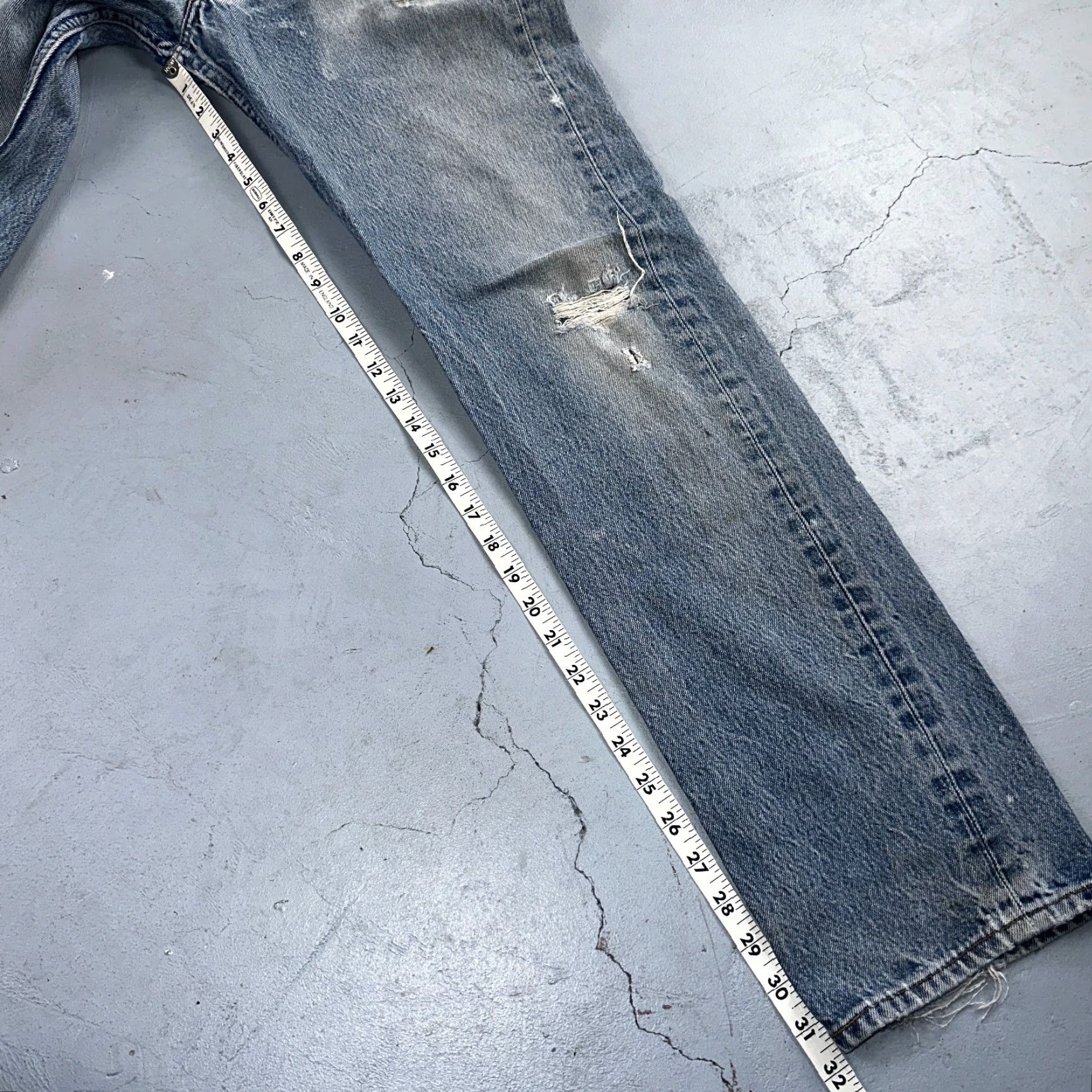 Levi's VINTAGE Levi's 501 Jeans Men 33x36 Straight Leg Light Wash 90s USA Mid Rise Denim Size US 33 - 5 Thumbnail