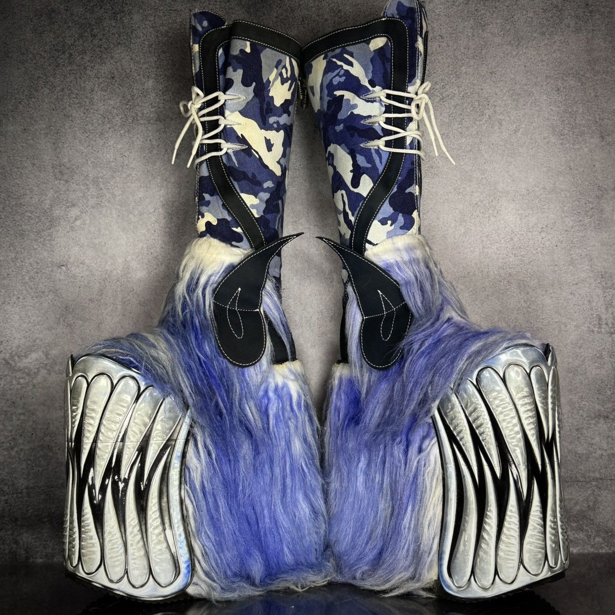 Swear kiss monster boots 42size