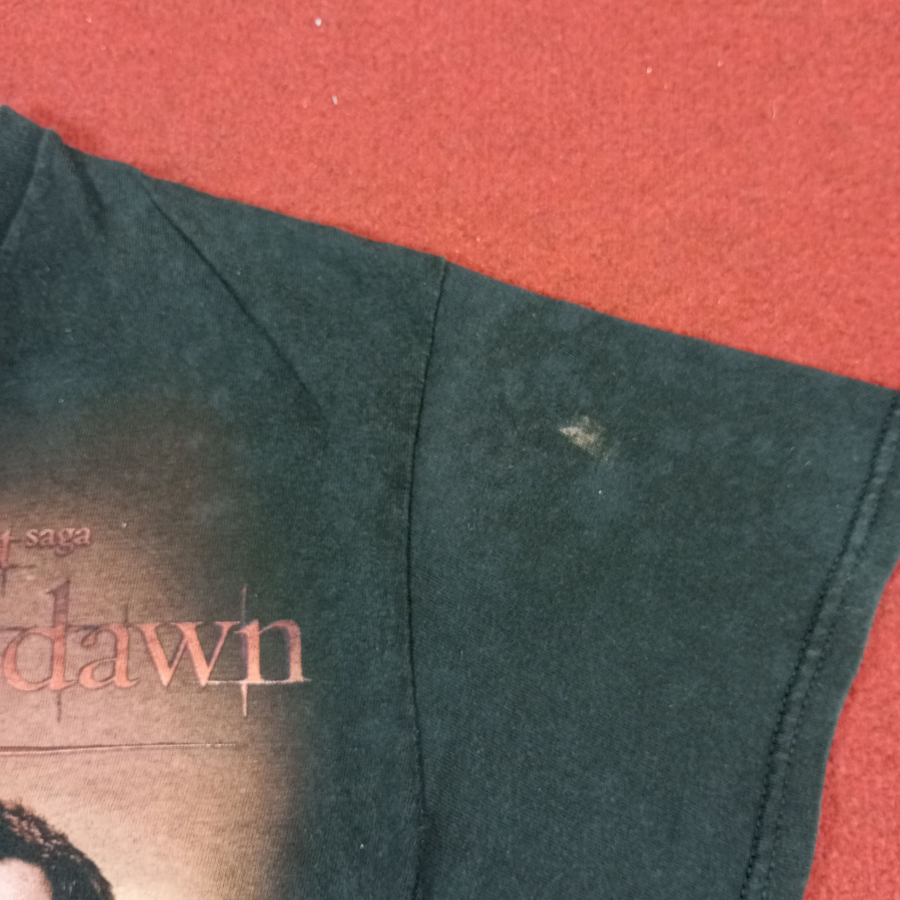 Vintage Twilight Saga Movie Tshirt Edward Jacob Size US M / EU 48-50 / 2 - 7 Thumbnail