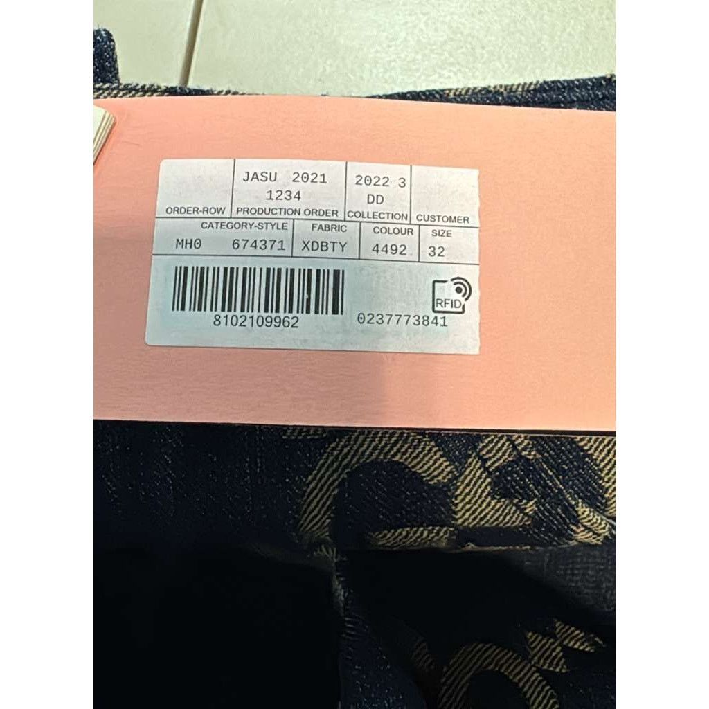 Gucci o1rshd1 Q:2 / GG Logo Pineapple Logo Shorts in Blue Size US 32 / EU 48 - 14 Thumbnail