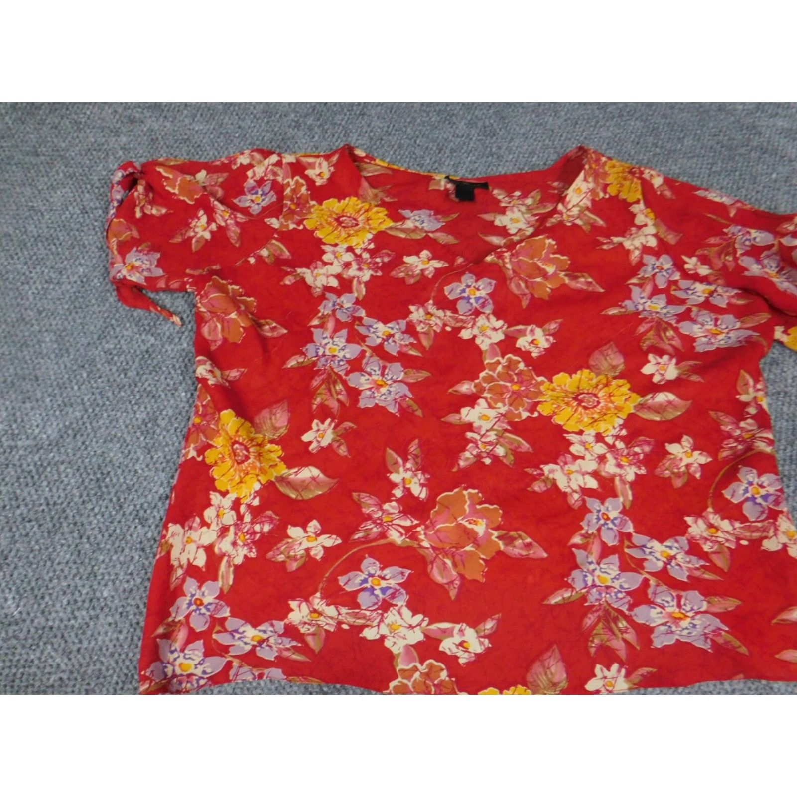 Vintage Ashley Stewart Blouse Womens 18W Plus Red Floral Cap Sleeve Crew Neck Pullover Button Short Sleeve Casual Polyester Rayon Stretch Vintage No Size XXL / US 16-18 / IT 52-54 - 3 Thumbnail