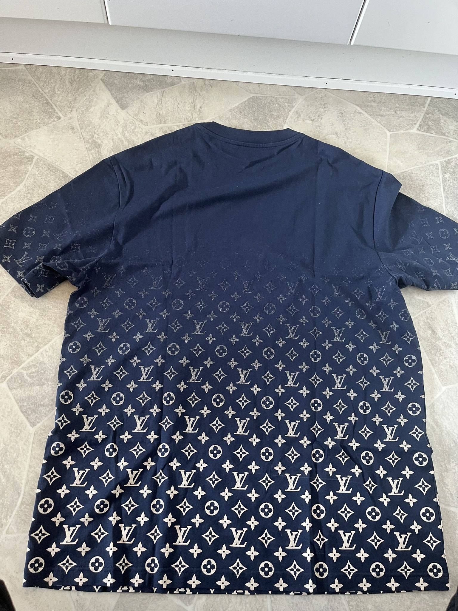 Louis Vuitton Louis Vuitton Monogram Gradient Dark Blue T-shirt Size US XXL / EU 58 / 5 - 6 Thumbnail