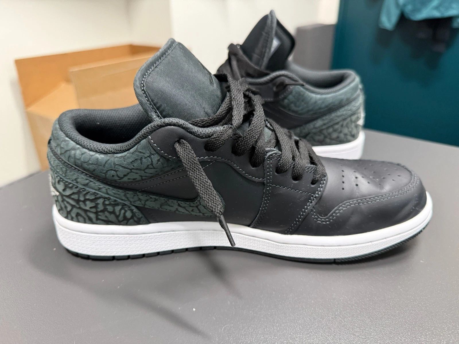 Jordan Brand Air Jordan 1 SE Low - Black Elephant Size US 8.5 / EU 41-42 - 4 Thumbnail