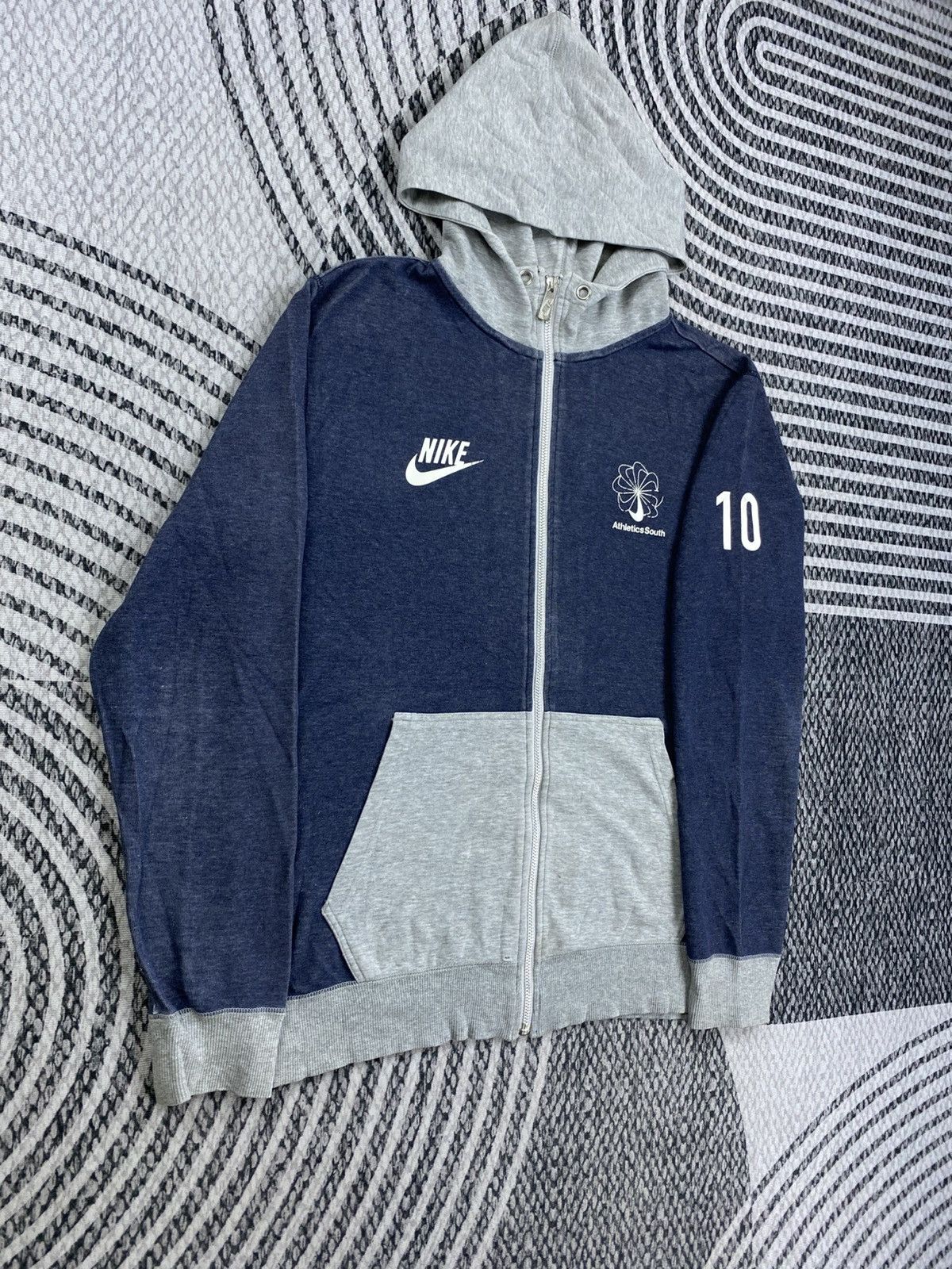 Nike Vintage Nike Athletics South Hooded Zipper Size US M / EU 48-50 / 2 - 3 Thumbnail