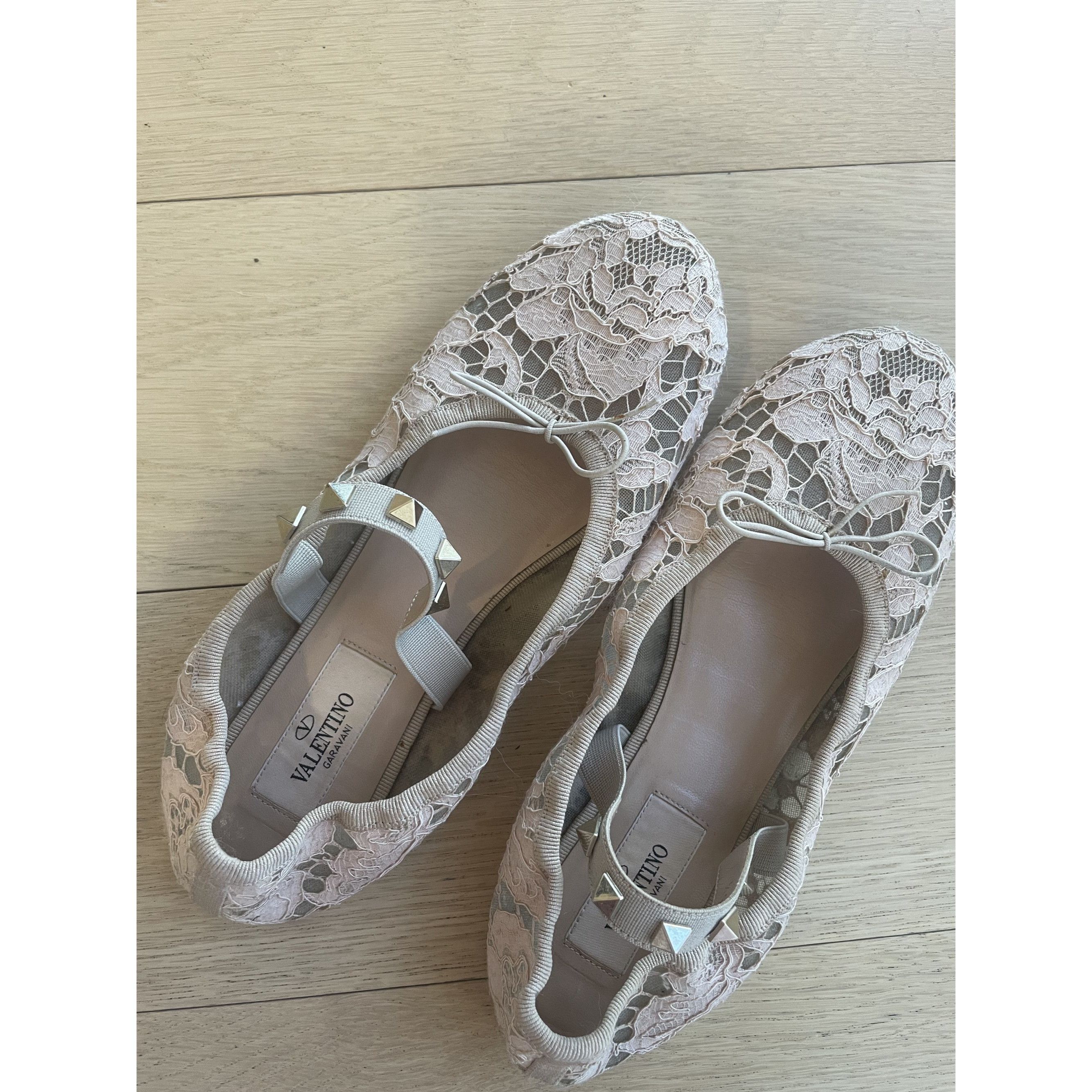 Valentino Valentino Garavani Ivory Lace Ballerina Flats With Studded B Size US 6 / IT 36 - 3 Thumbnail