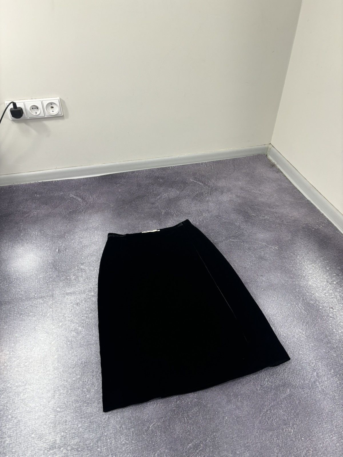 Mila Schon Vintage Mila Schon Due Women’s Rare Velvet Black Midi Skirt Size 30" / US 8 / IT 44 - 3 Thumbnail