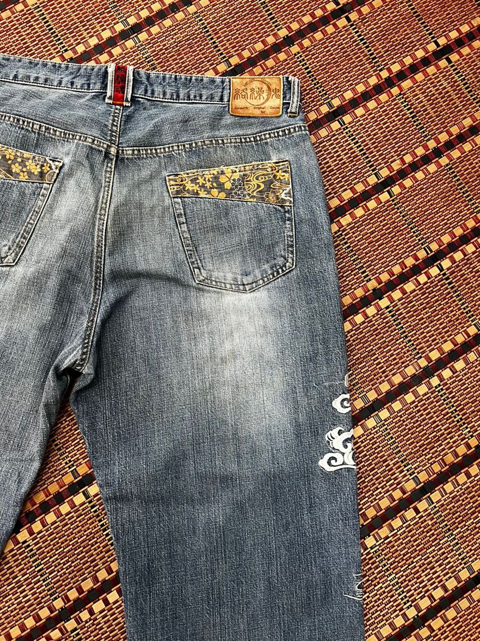 Designer Karakuri Tamashi Embroidery Distressed Jeans Size US 40 / EU 56 - 8 Thumbnail