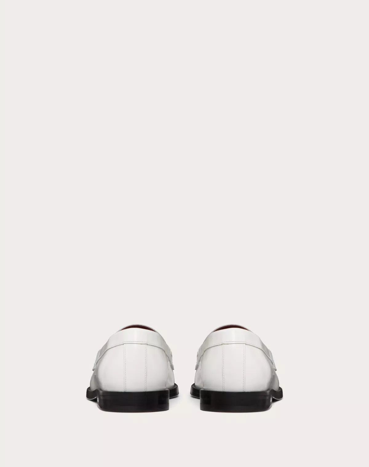 Valentino o1s1wg111125 Vlogo Chain Calfskin Loafers in White Size US 7 / IT 37 - 5 Thumbnail