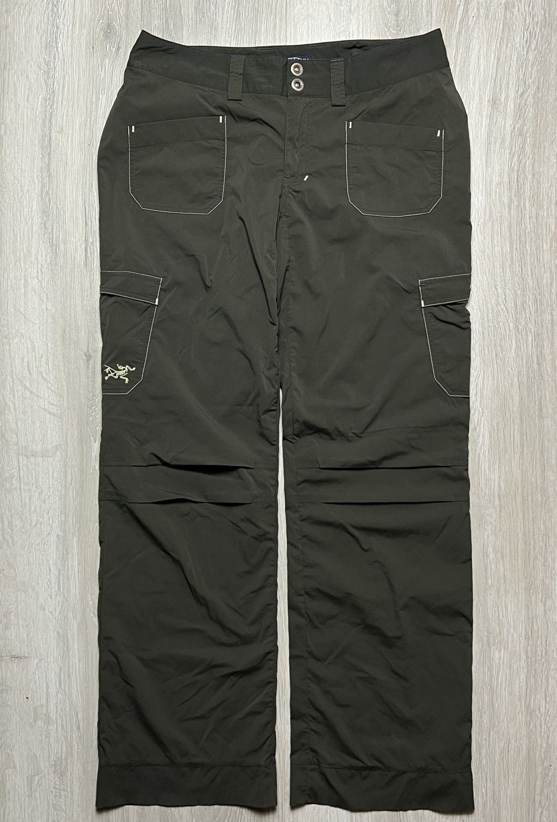 Arc'teryx Arc’teryx Small Logo Nylon Light Cargo Pants Size 29" - 1 Thumbnail