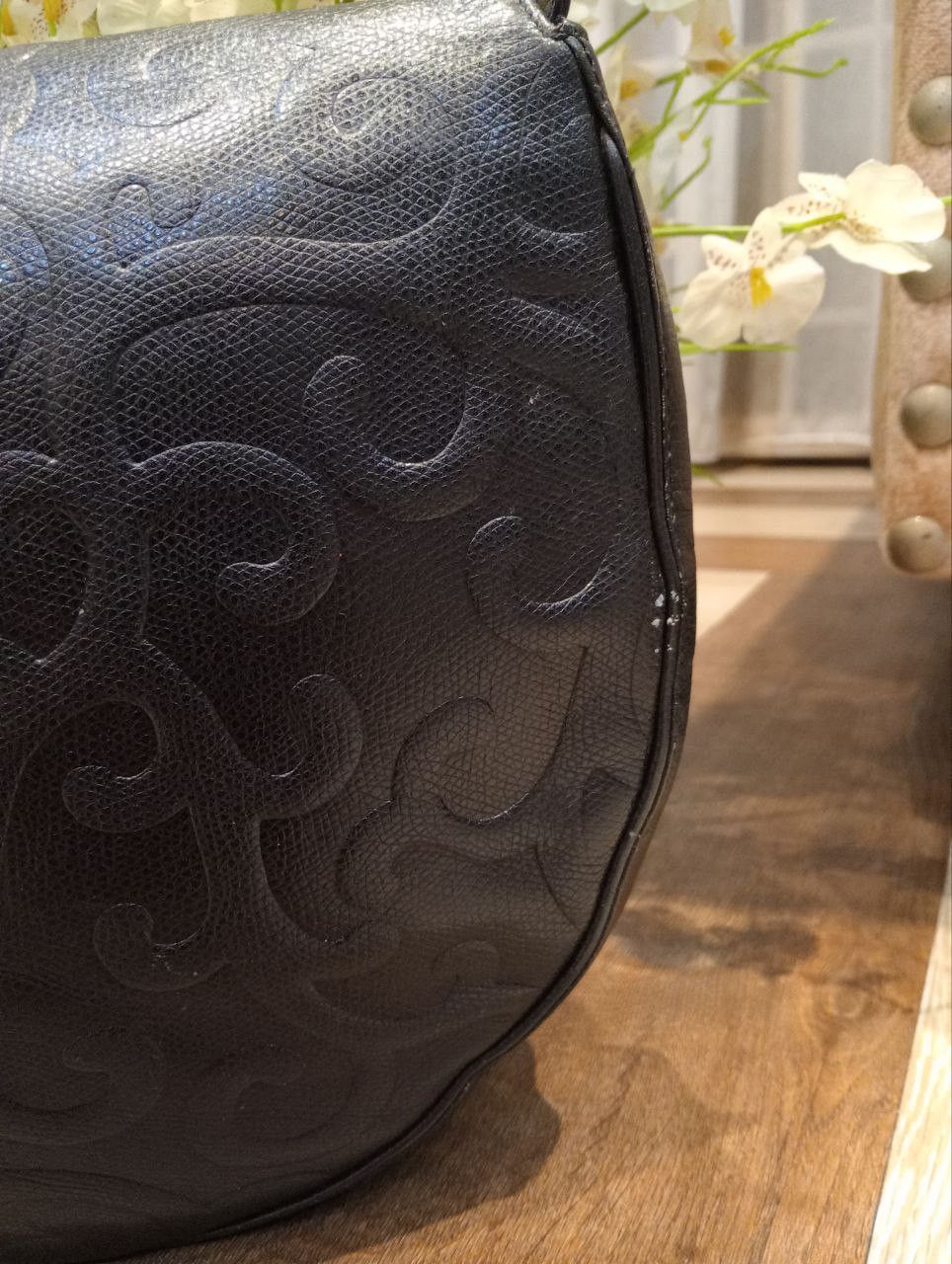 Yves Saint Laurent YVES SAINT LAURENT BLACK LEATHER ARABESQUE SHOULDER BAG Size ONE SIZE - 10 Thumbnail