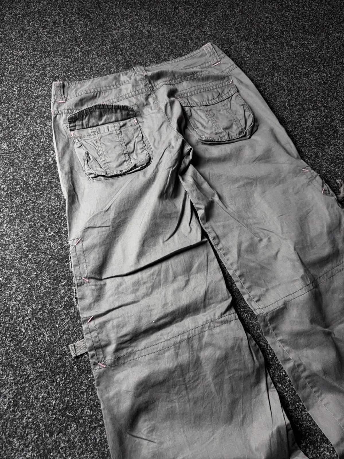 Japanese Brand Y2K 00s Avant Garde Multi-Pocket Parachute Cargo Pants Grey Size 30" / US 8 / IT 44 - 12 Thumbnail