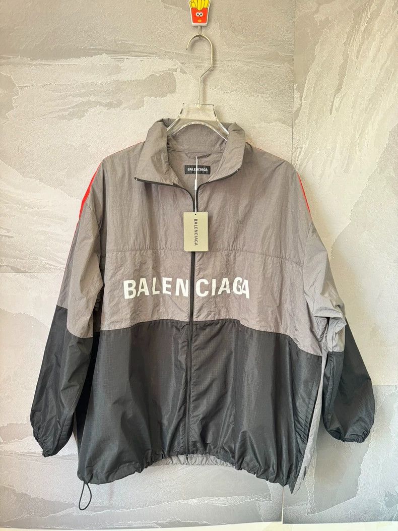 Balenciaga Balenciaga Logo printed zip-up high collar long sleeves Size US S / EU 44-46 / 1 - 4 Thumbnail