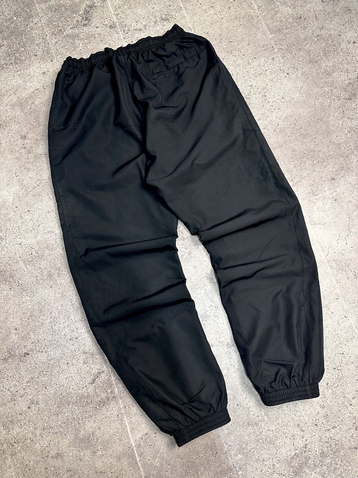 Nike Nike swoosh joggers black track pants y2k hype streetwear Size US 32 / EU 48 - 14 Thumbnail