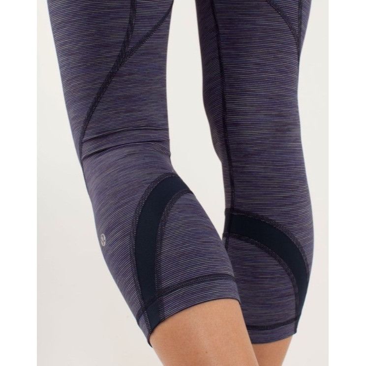 Lululemon Lululemon Run: Inspire Crop IIWee Are From Space Deep Indigo Size 27" / US 4 / IT 40 - 11 Thumbnail