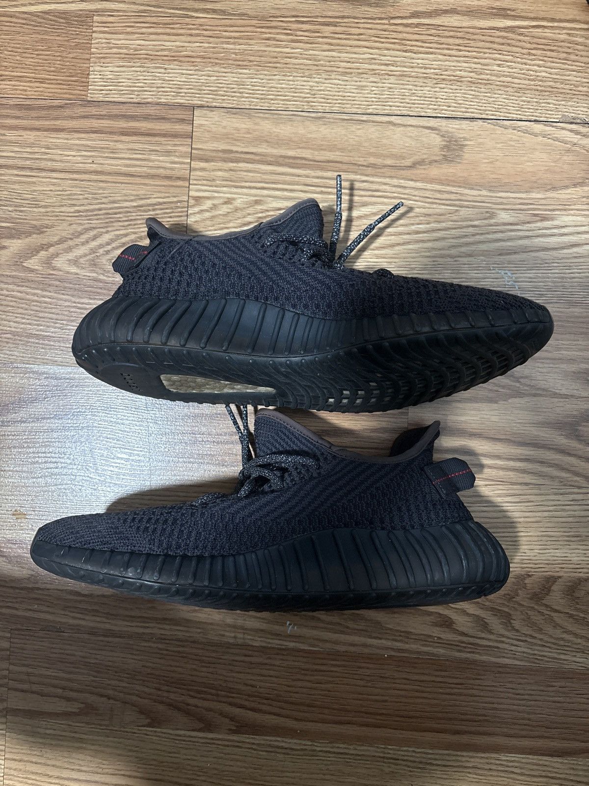 Yeezy Adidas Yeezy Boost 350 V2 in black (non-reflective) Size US 10 / EU 43 - 4 Thumbnail