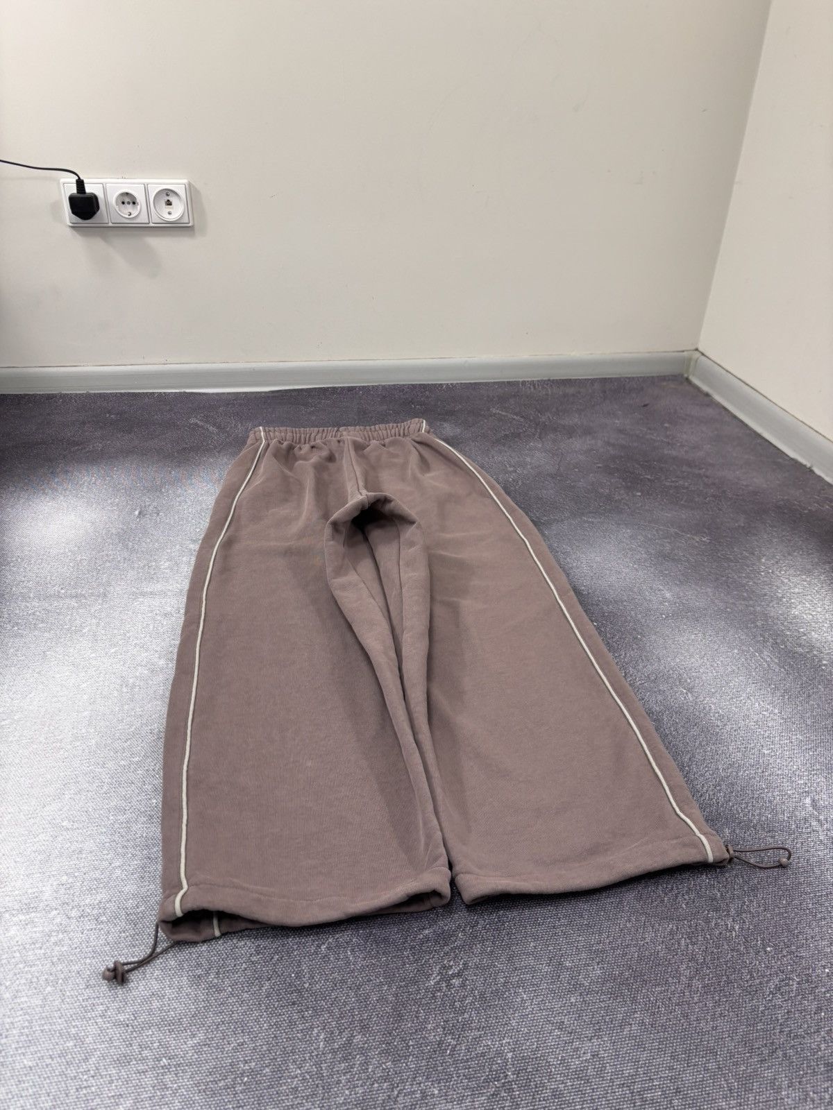 Karl Kani Karl Kani Y2K Women’s Brown Sidestripe Baggy Sweatpants Size 26" / US 2 / IT 38 - 13 Thumbnail