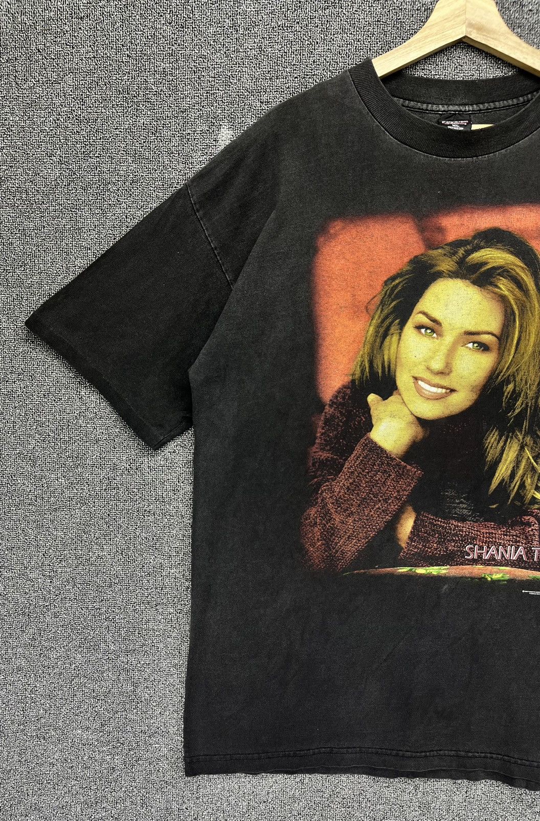Band Tees × Vintage Vintage 90s Shania Twain Punk Rock Band Tees T Shirts Size US XL / EU 56 / 4 - 4 Thumbnail
