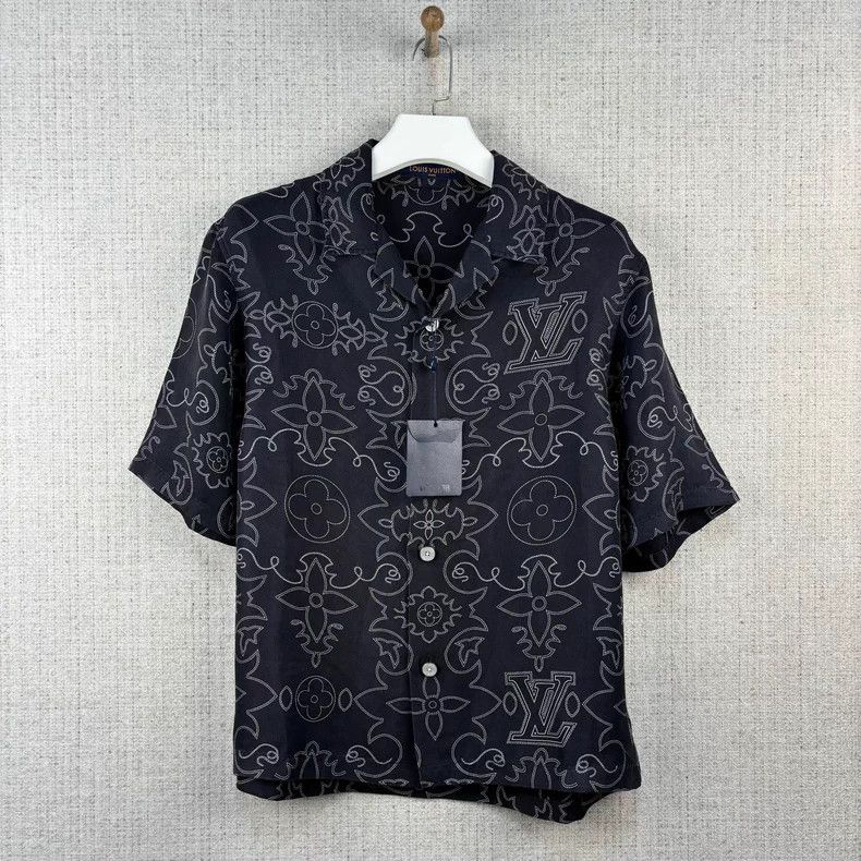 Louis Vuitton Louis Vuitton Three-flower vines embroidered embroidered f Size US M / EU 48-50 / 2 - 1 Thumbnail