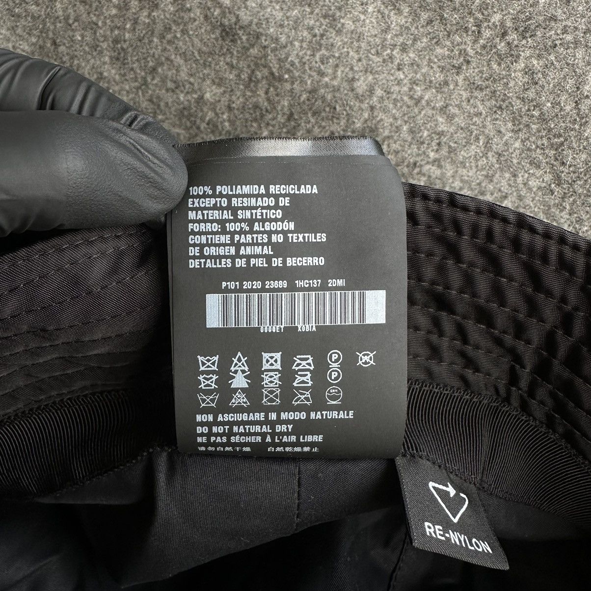 Prada PRADA RE-NYLON Bucket Hat Size ONE SIZE - 6 Thumbnail
