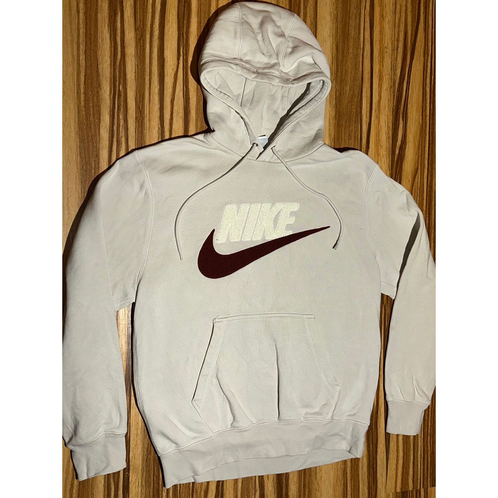 Nike Nike white And Burgundy Hoodie Size Small Size US S / EU 44-46 / 1 - 5 Thumbnail