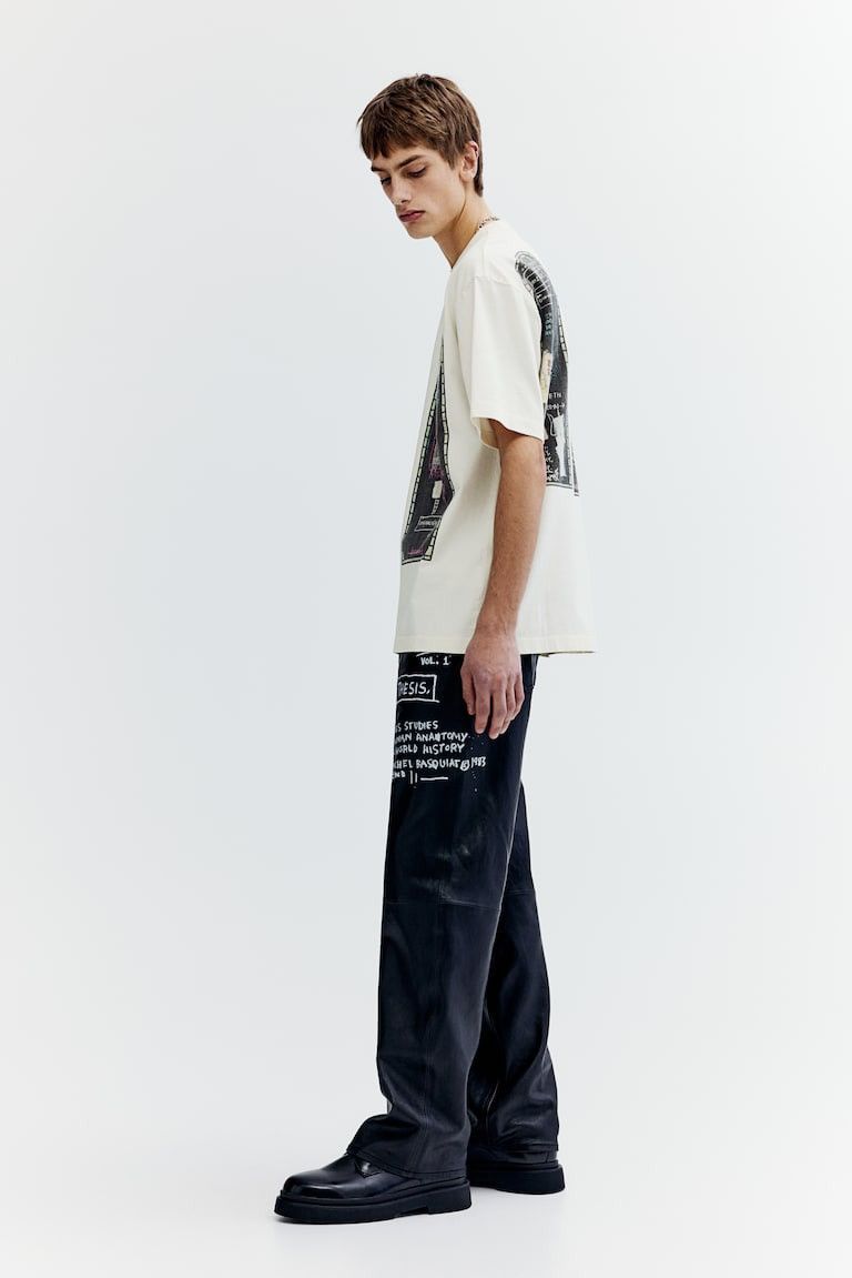 H&M × Jean-Michel Basquiat × Who Decides War WHO DECIDES WAR x BASQUIAT x H&M RELAXED FIT COTTON T-SHIRT Size US S / EU 44-46 / 1 - 8 Thumbnail