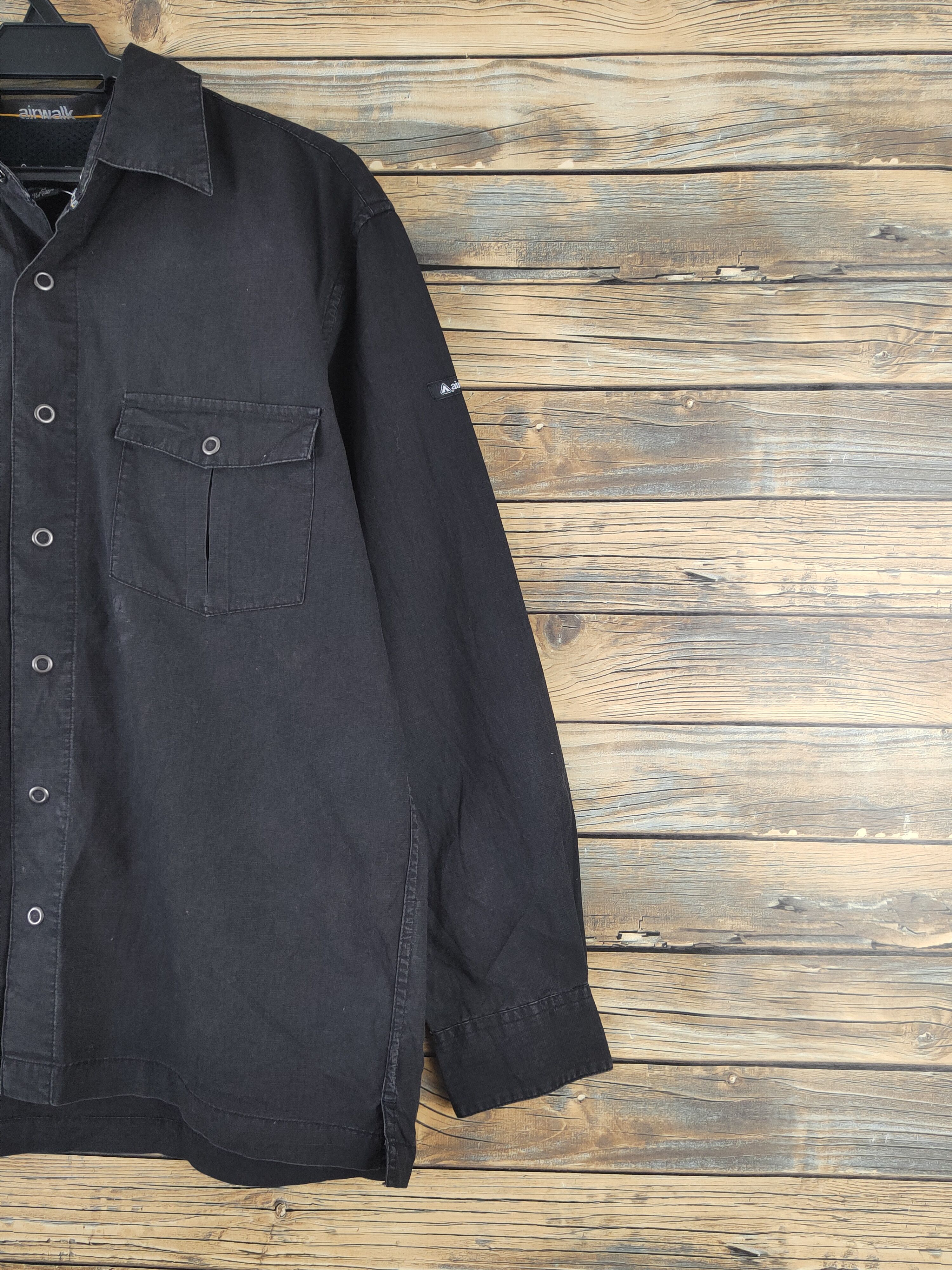Airwalk × Vintage Airwalk Black Button Up Shirts #W2247 Size US M / EU 48-50 / 2 - 7 Thumbnail