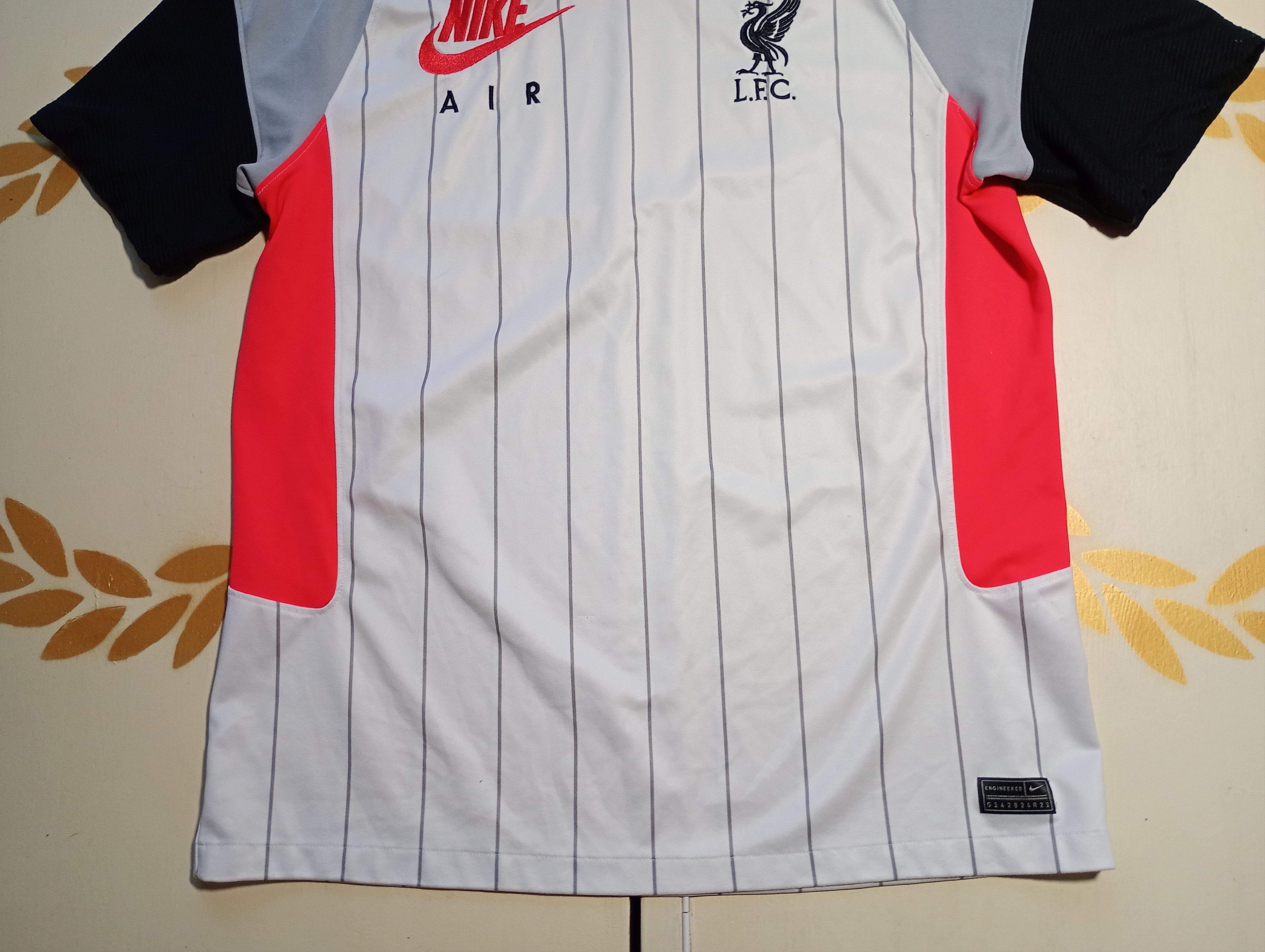 Nike LIVERPOOL FC STADIUM AIR MAX 2020/2021 TRAINING JERSEY Size US L / EU 52-54 / 3 - 3 Thumbnail