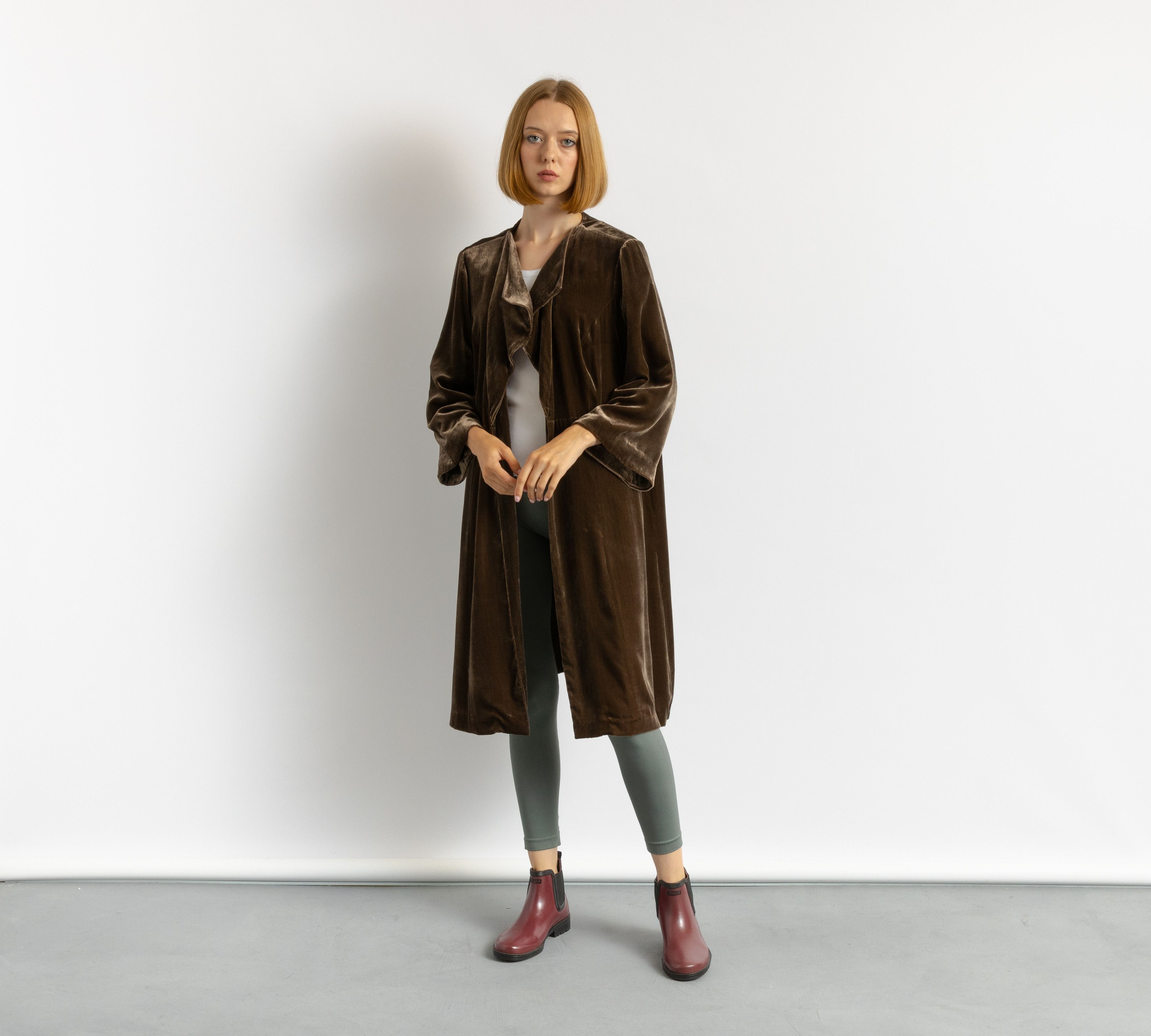 Vintage Long Velvet Corduroy Coat for Women 8690 Size ONE SIZE - 1 Thumbnail