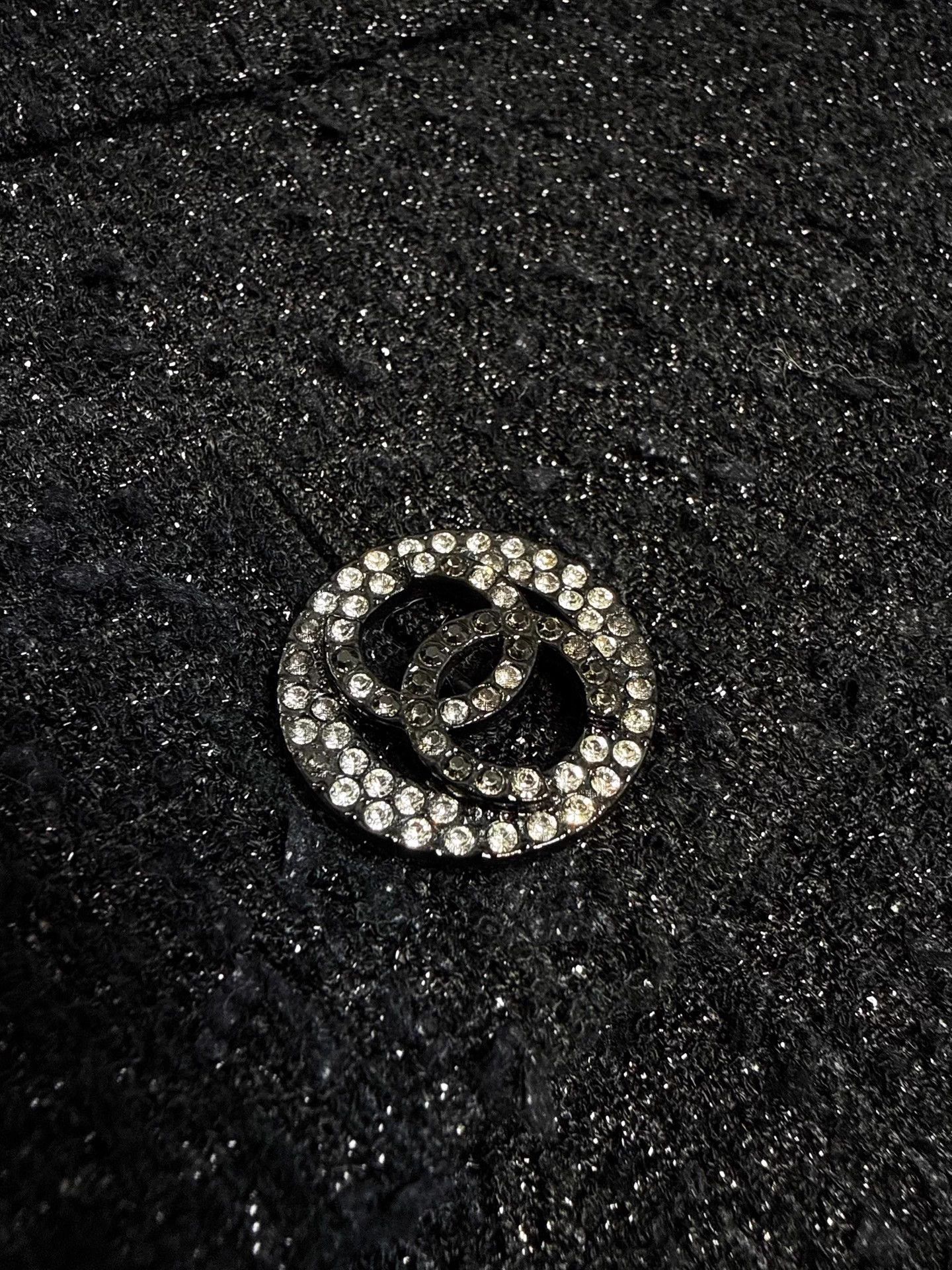 Chanel Chanel 20P Black Shimmer Tweed CC Crystal Buttons Jacket 38 Size S / US 4 / IT 40 - 4 Thumbnail