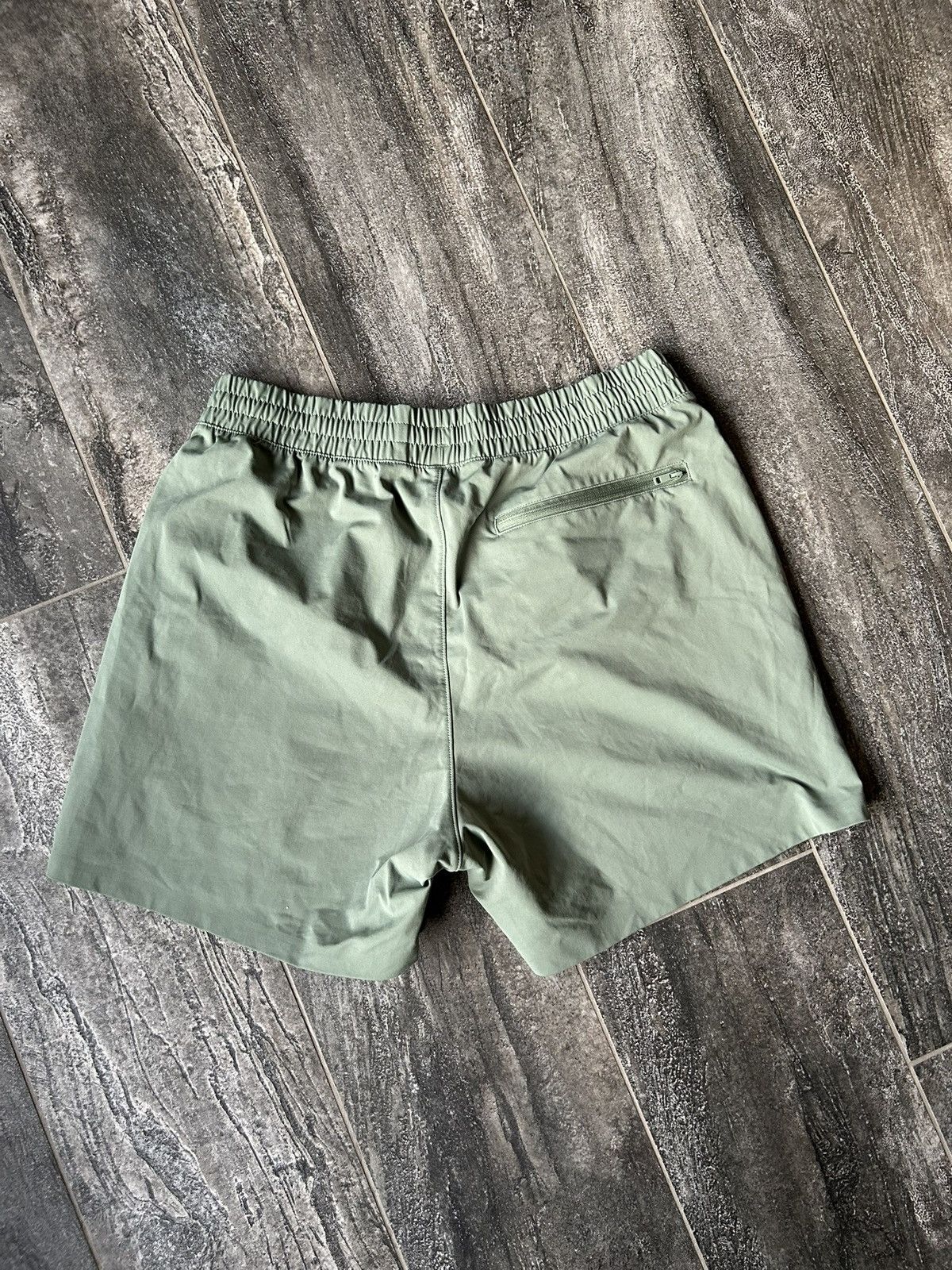 Vintage Vintage Olive Green Athletic Shorts Size US 32 / EU 48 - 2 Thumbnail