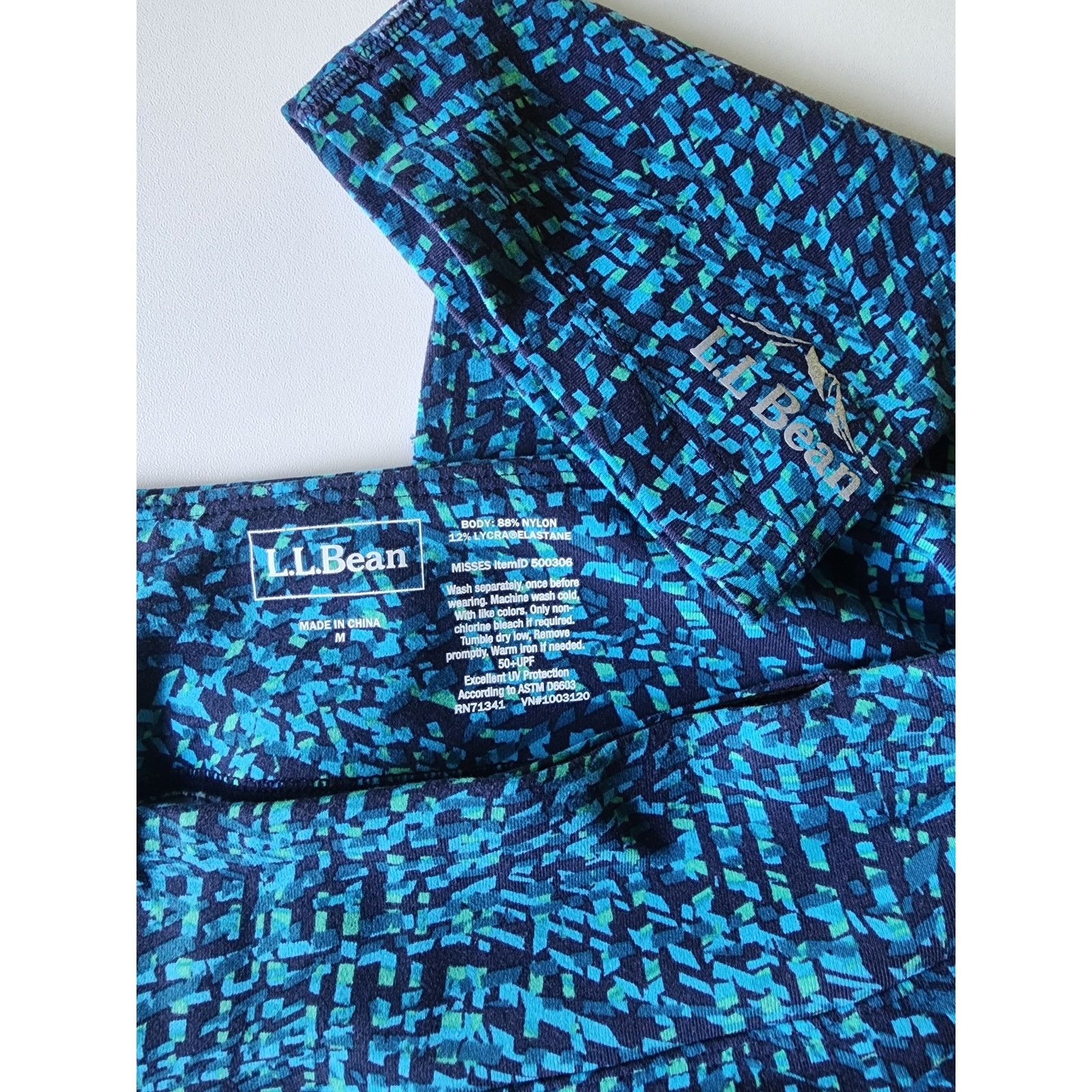 L.L. Bean L.L. Bean Performance Capri Womens Medium Blue Geo Size 30" / US 8 / IT 44 - 3 Thumbnail