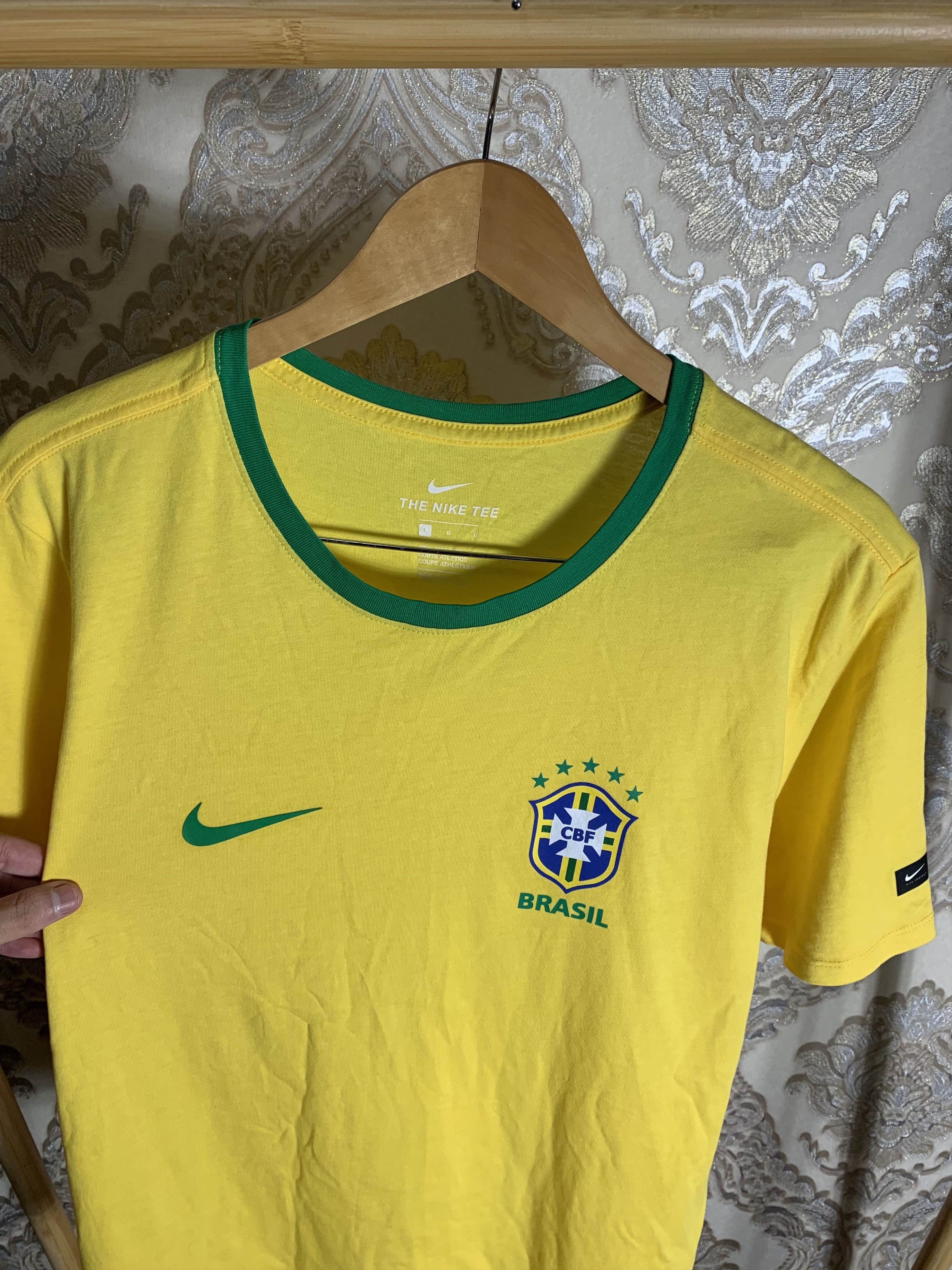 Nike VINTAGE NIKE BRAZIL RETRO SOCCER TEE JERSRY BLOKE Y2K 90s Size US L / EU 52-54 / 3 - 2 Thumbnail